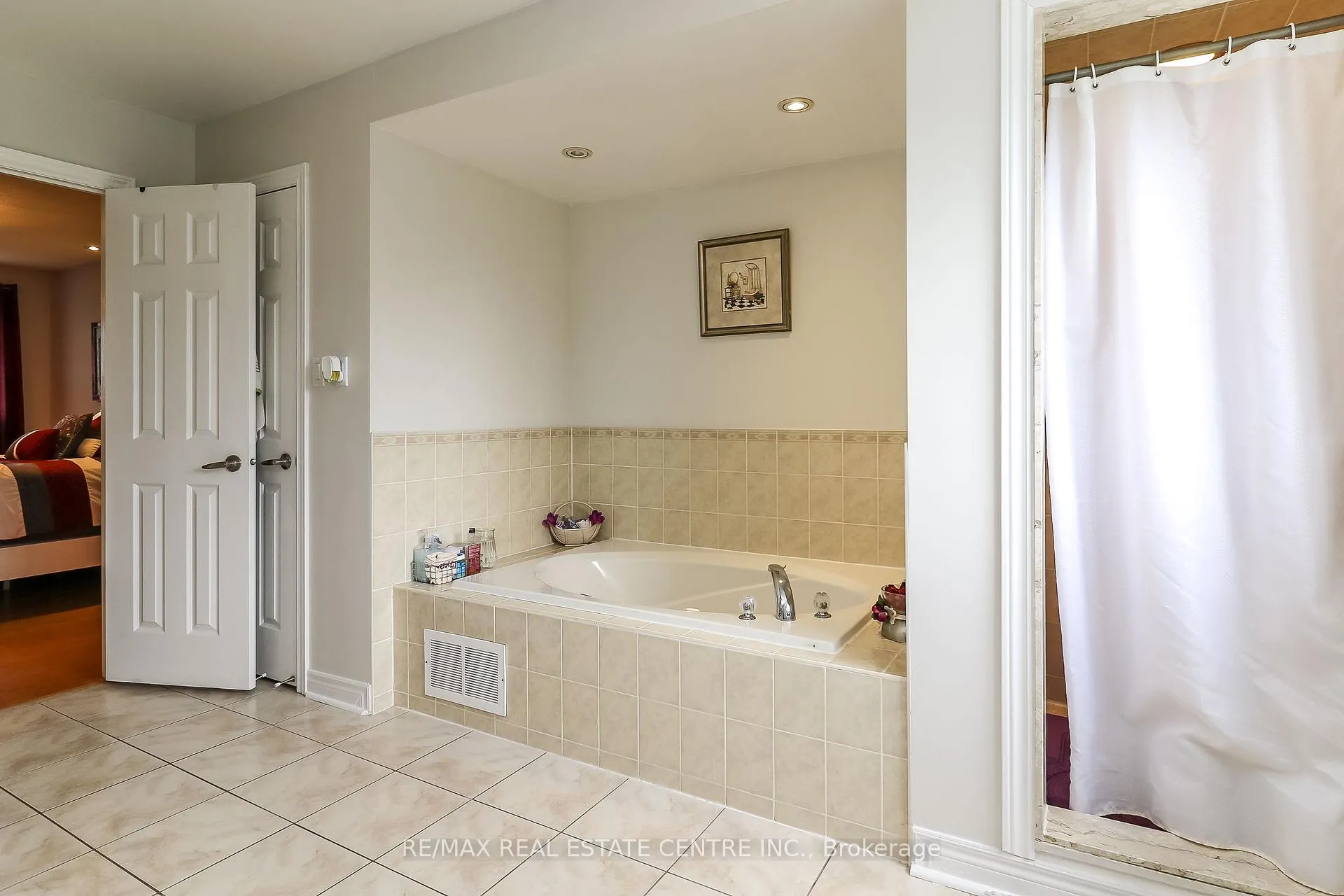 Photo 31 of 1 Sandringham Drive, Barrie, Innis-Shore — HOMEH