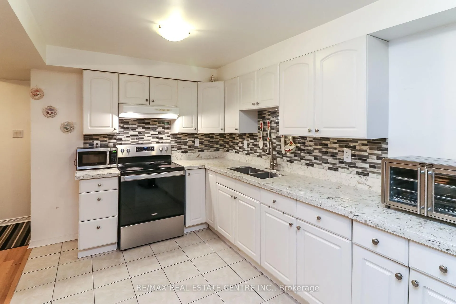 Photo 37 of 1 Sandringham Drive, Barrie, Innis-Shore — HOMEH
