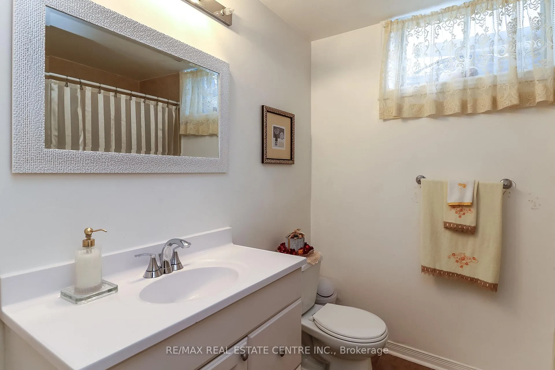 Photo 42 of 1 Sandringham Drive, Barrie, Innis-Shore — HOMEH