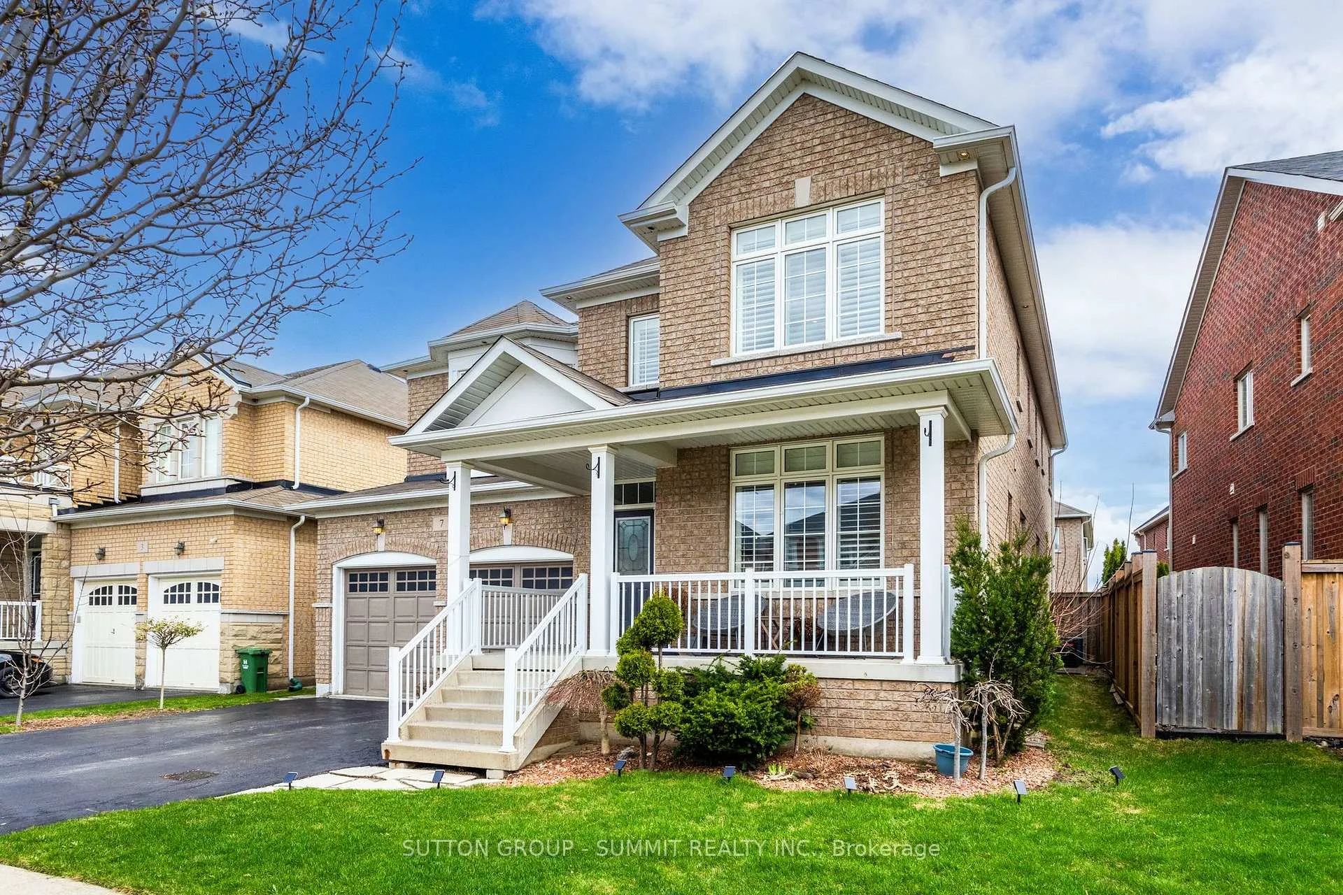 Photo 3 of 7 Attridge Crescent, Hamilton, Waterdown — HOMEH