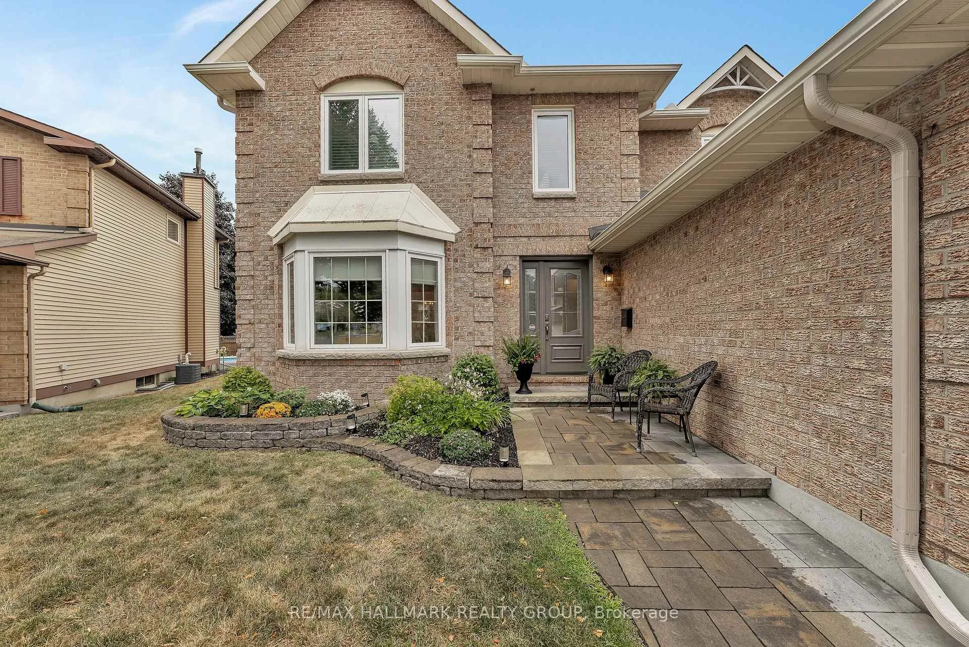 Photo 3 of 1850 Thornecrest Street, Ottawa, Chapel Hill — HOMEH