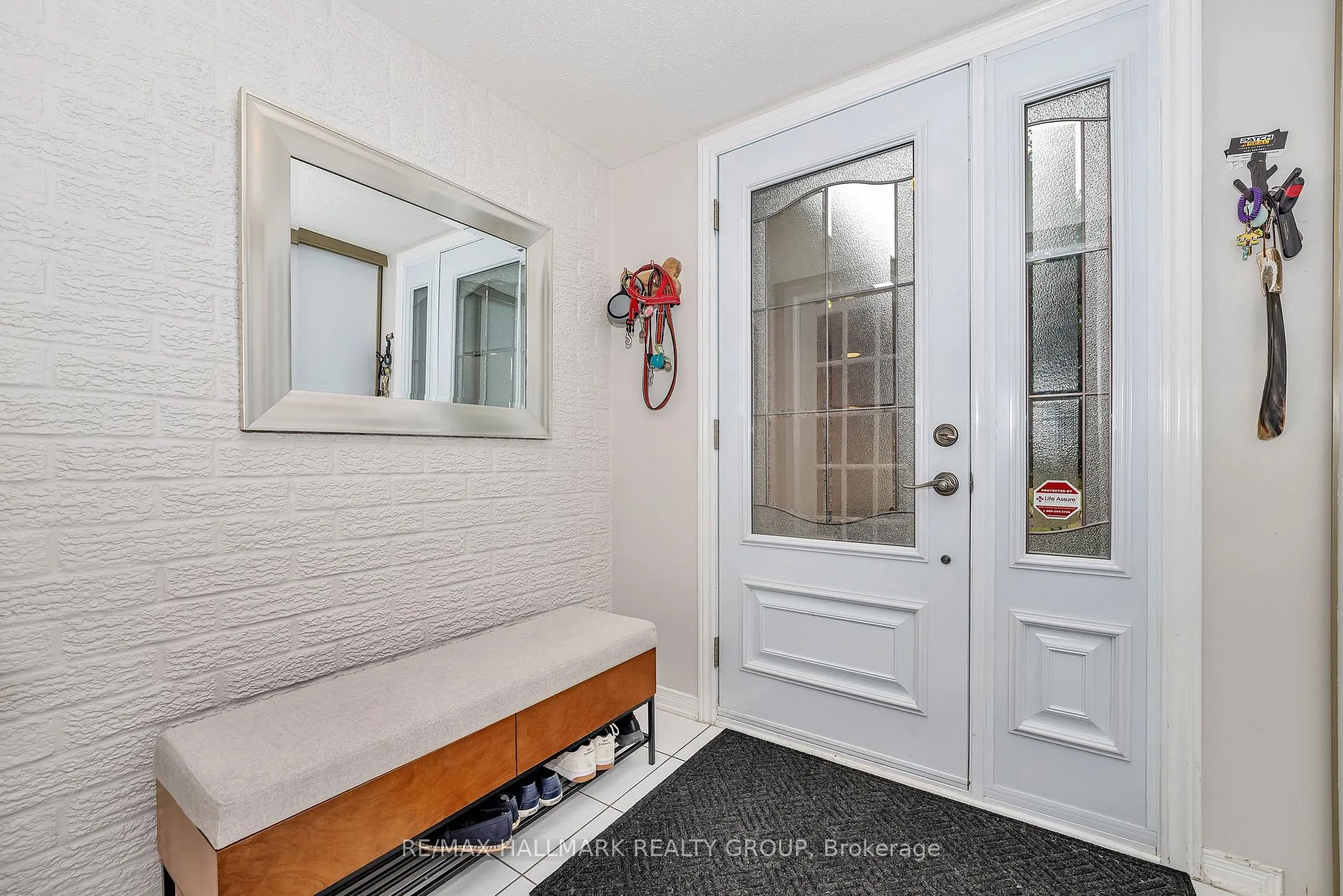 Photo 4 of 1850 Thornecrest Street, Ottawa, Chapel Hill — HOMEH