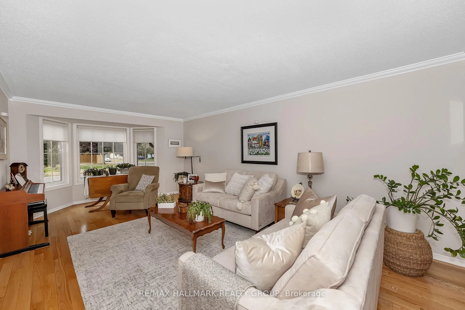 Photo 6 of 1850 Thornecrest Street, Ottawa, Chapel Hill — HOMEH