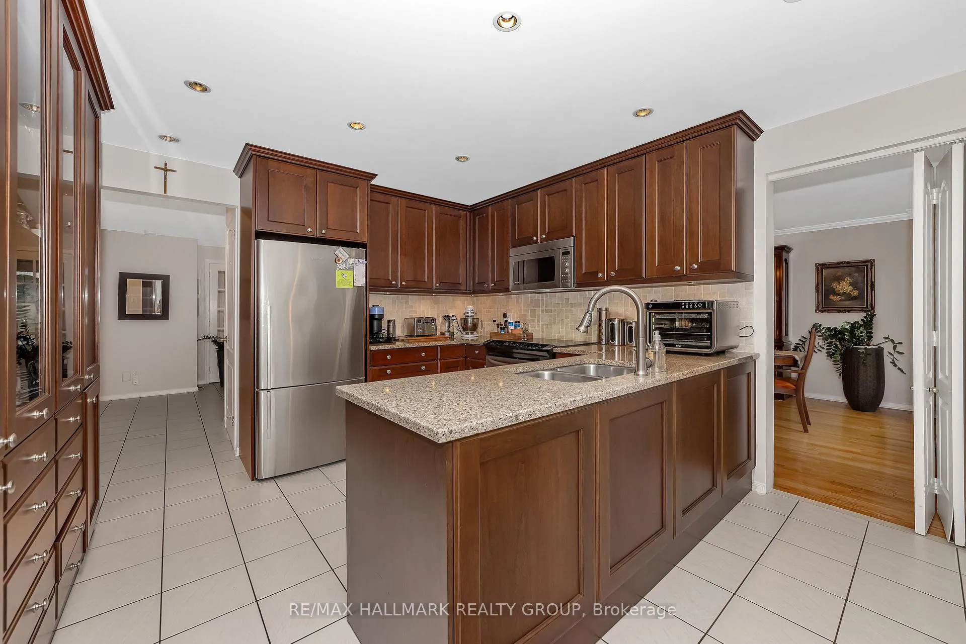 Photo 11 of 1850 Thornecrest Street, Ottawa, Chapel Hill — HOMEH