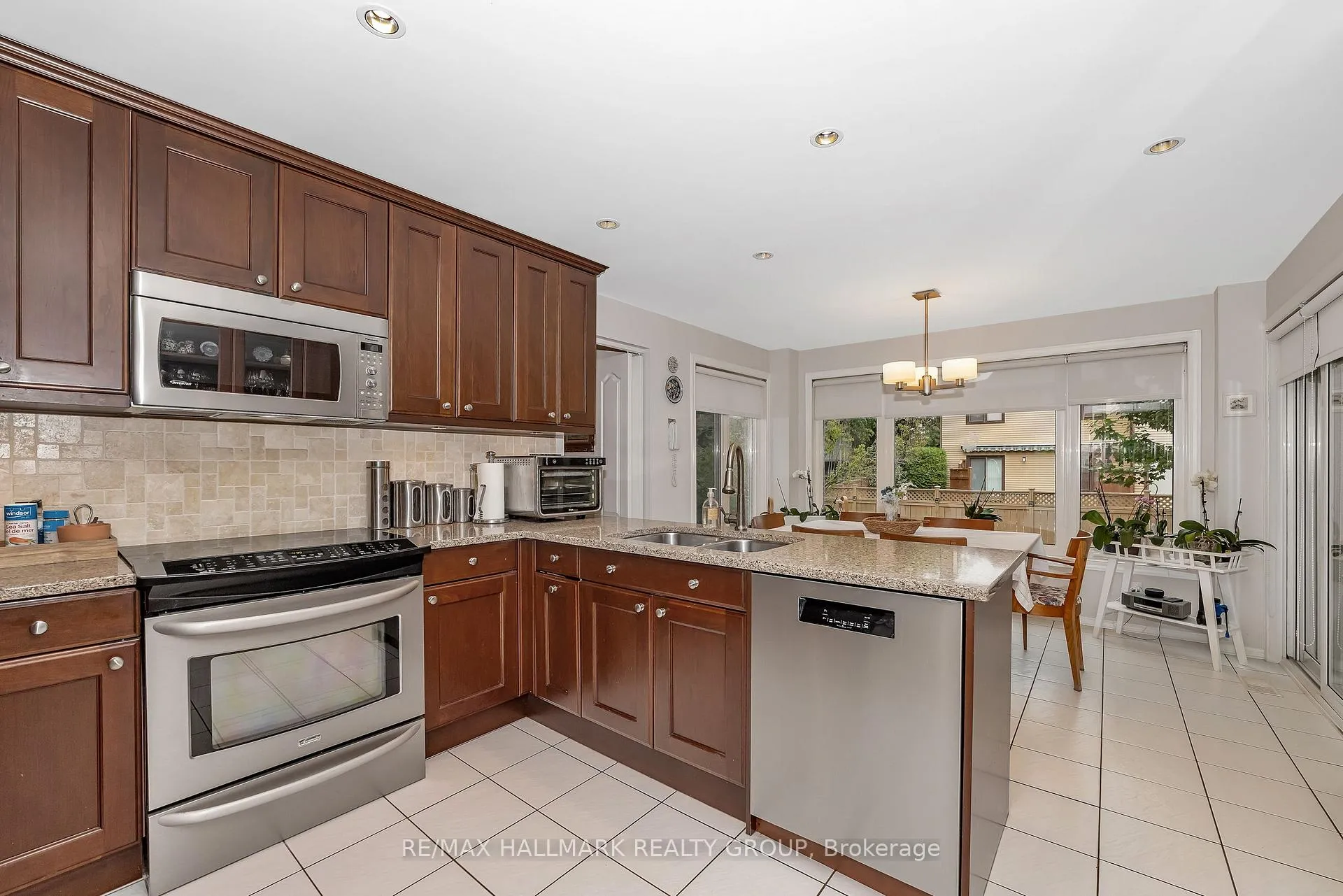 Photo 13 of 1850 Thornecrest Street, Ottawa, Chapel Hill — HOMEH
