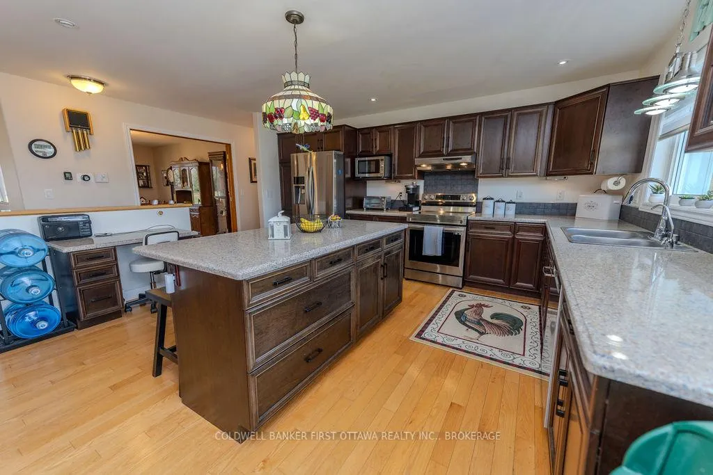 Photo 5 of 4987 Bedford Road, Frontenac, Frontenac South — HOMEH