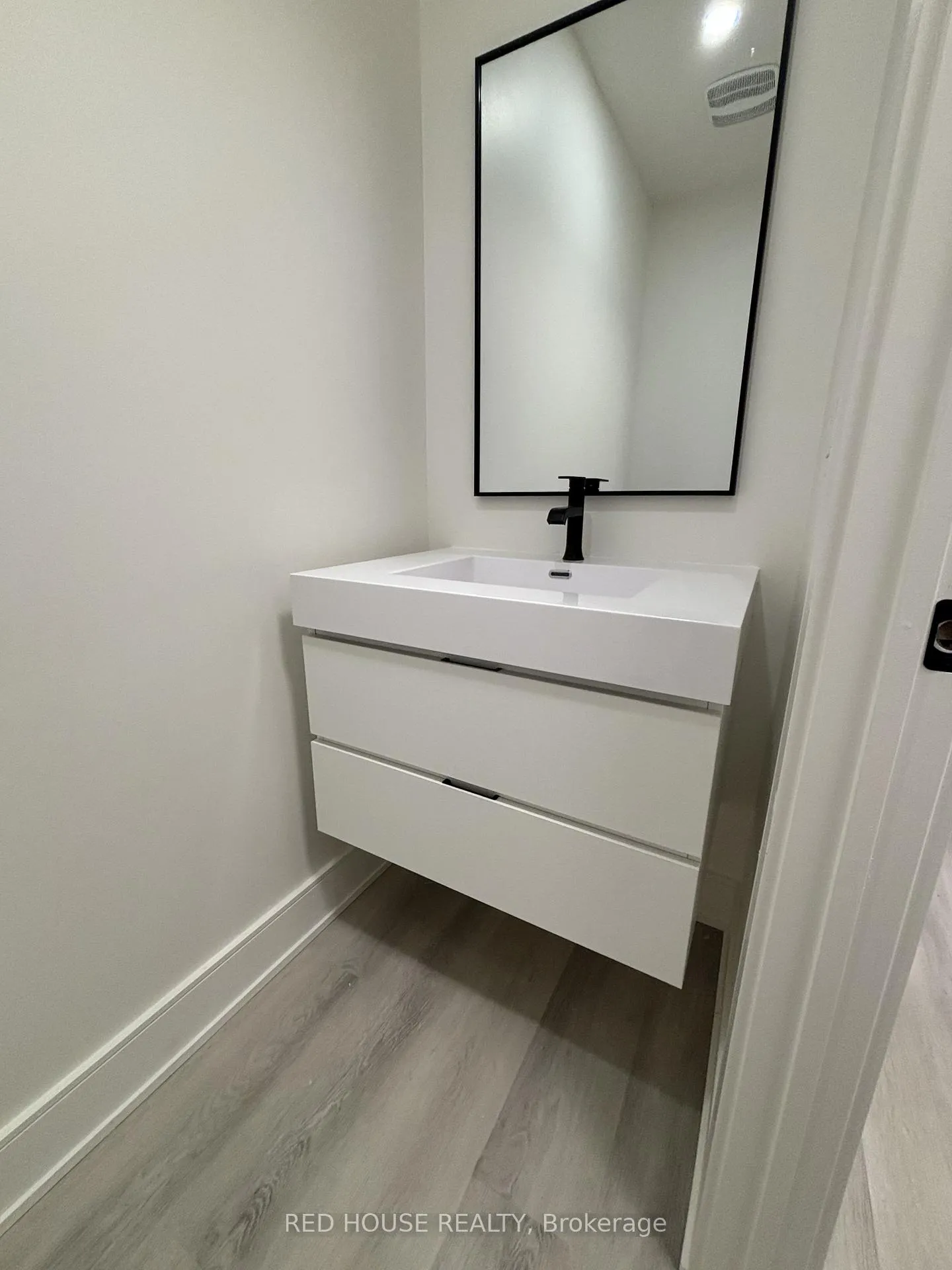 Photo 10 of 102 Everett Common, St. Catharines, Oakdale — HOMEH