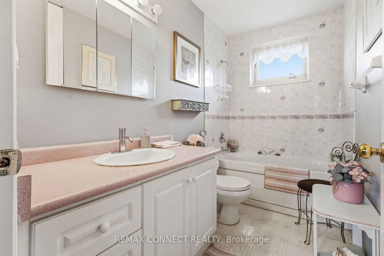 Photo 12 of 22 Turnbull Road, Ajax, South East — HOMEH