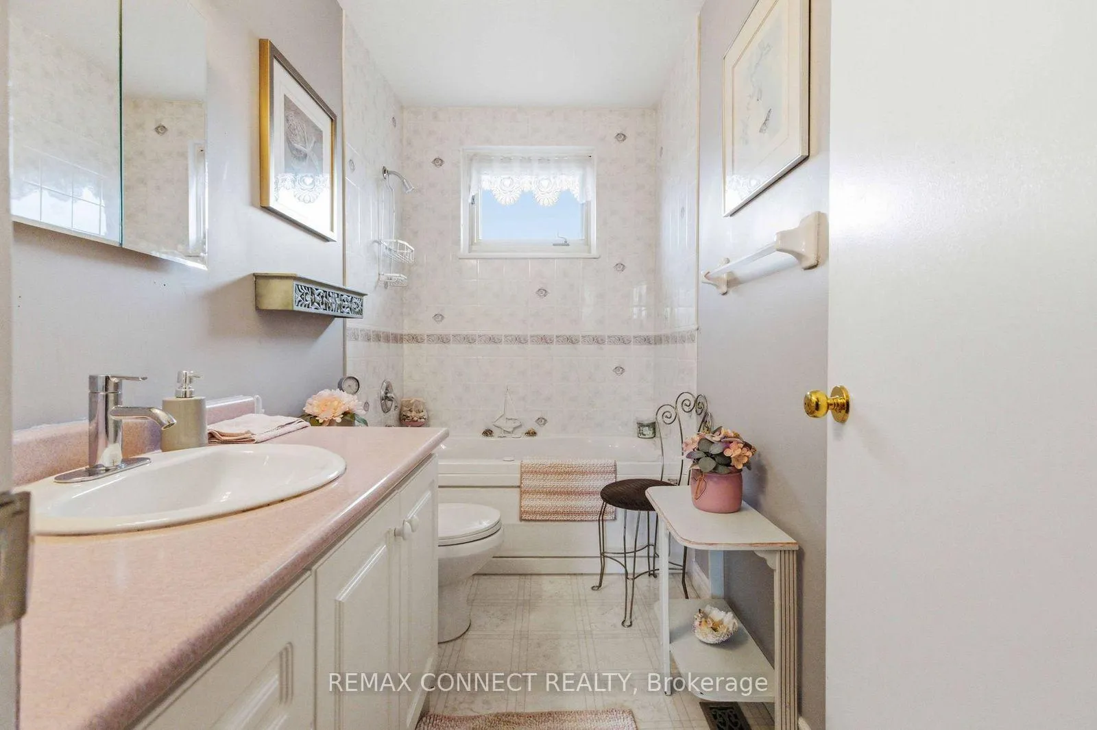 Photo 15 of 22 Turnbull Road, Ajax, South East — HOMEH