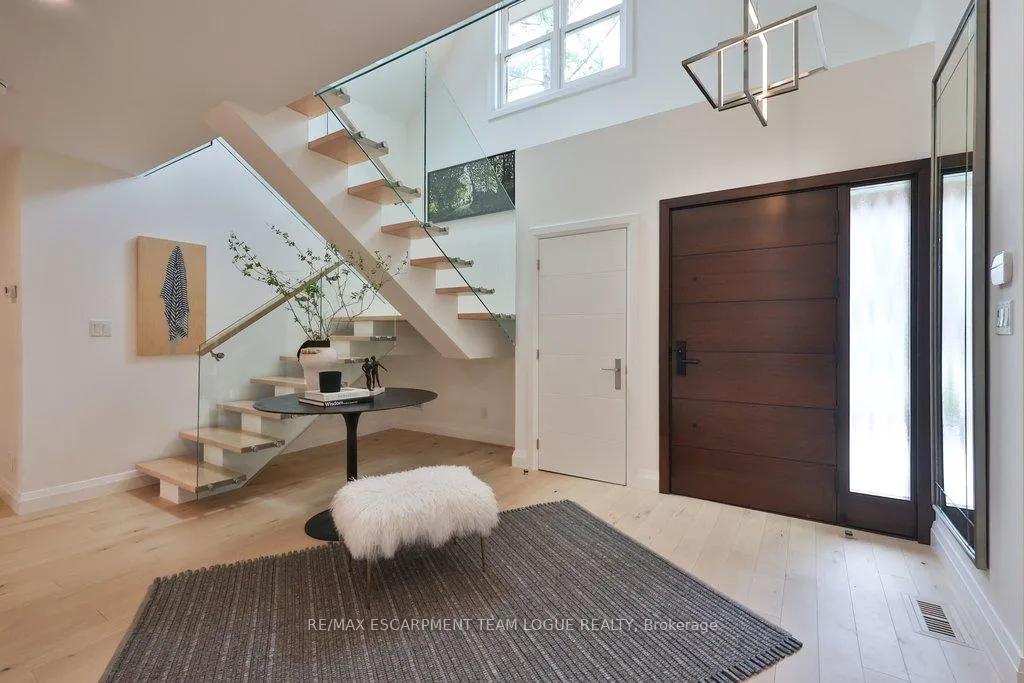 Photo 4 of 319 Goodram Drive, Burlington, Shoreacres — HOMEH