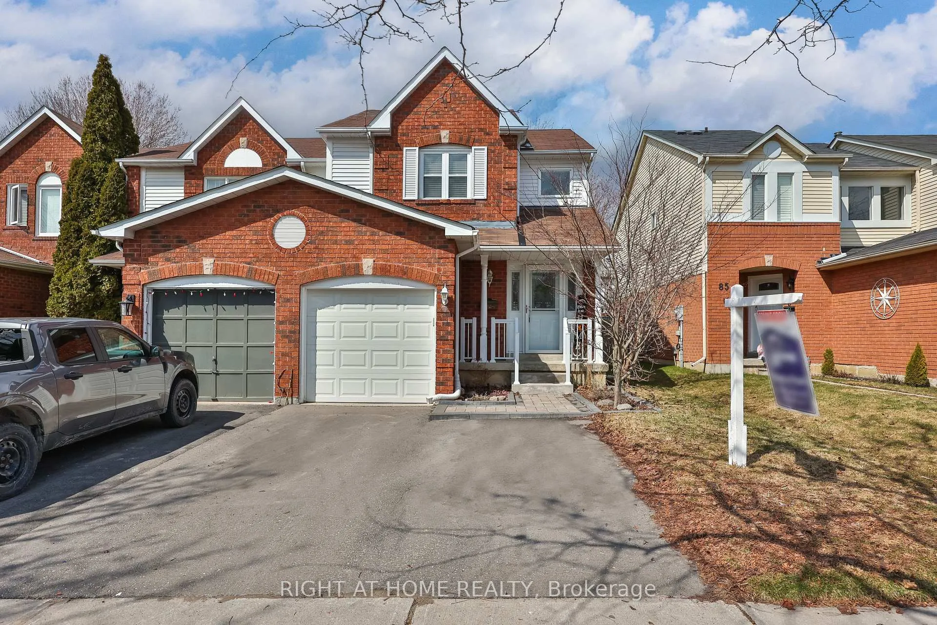 Front of 89 Vail Meadows Crescent