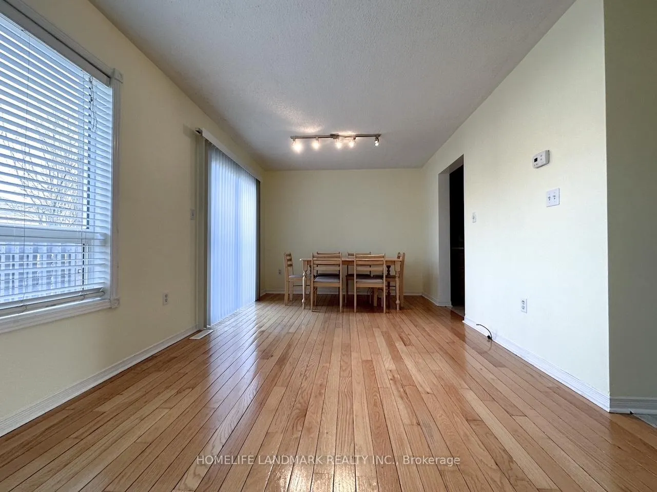 Photo 2 of 24 Crittenden Drive, Georgina, Keswick South — HOMEH