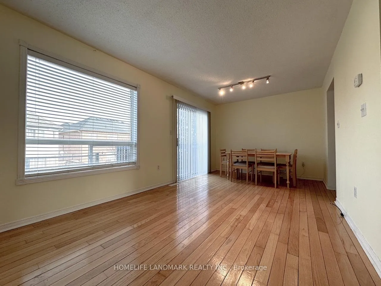 Photo 3 of 24 Crittenden Drive, Georgina, Keswick South — HOMEH