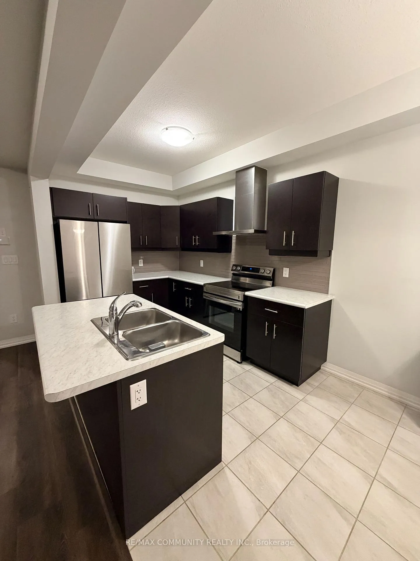 Photo 3 of 86 Bur Oak Drive, Thorold, Confederation Heights — HOMEH