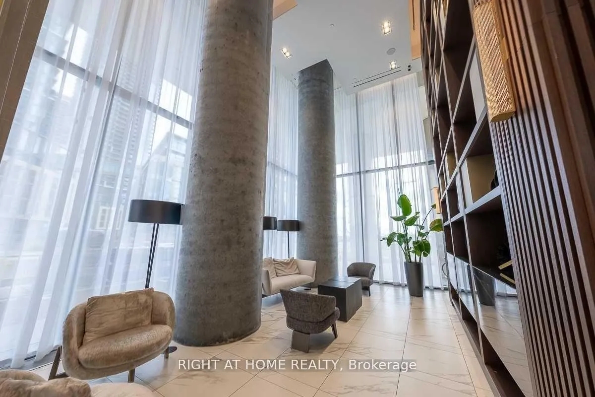 Photo 4 of Unit 307, 950 Portage Parkway, Vaughan, Vaughan Corporate Centre — HOMEH