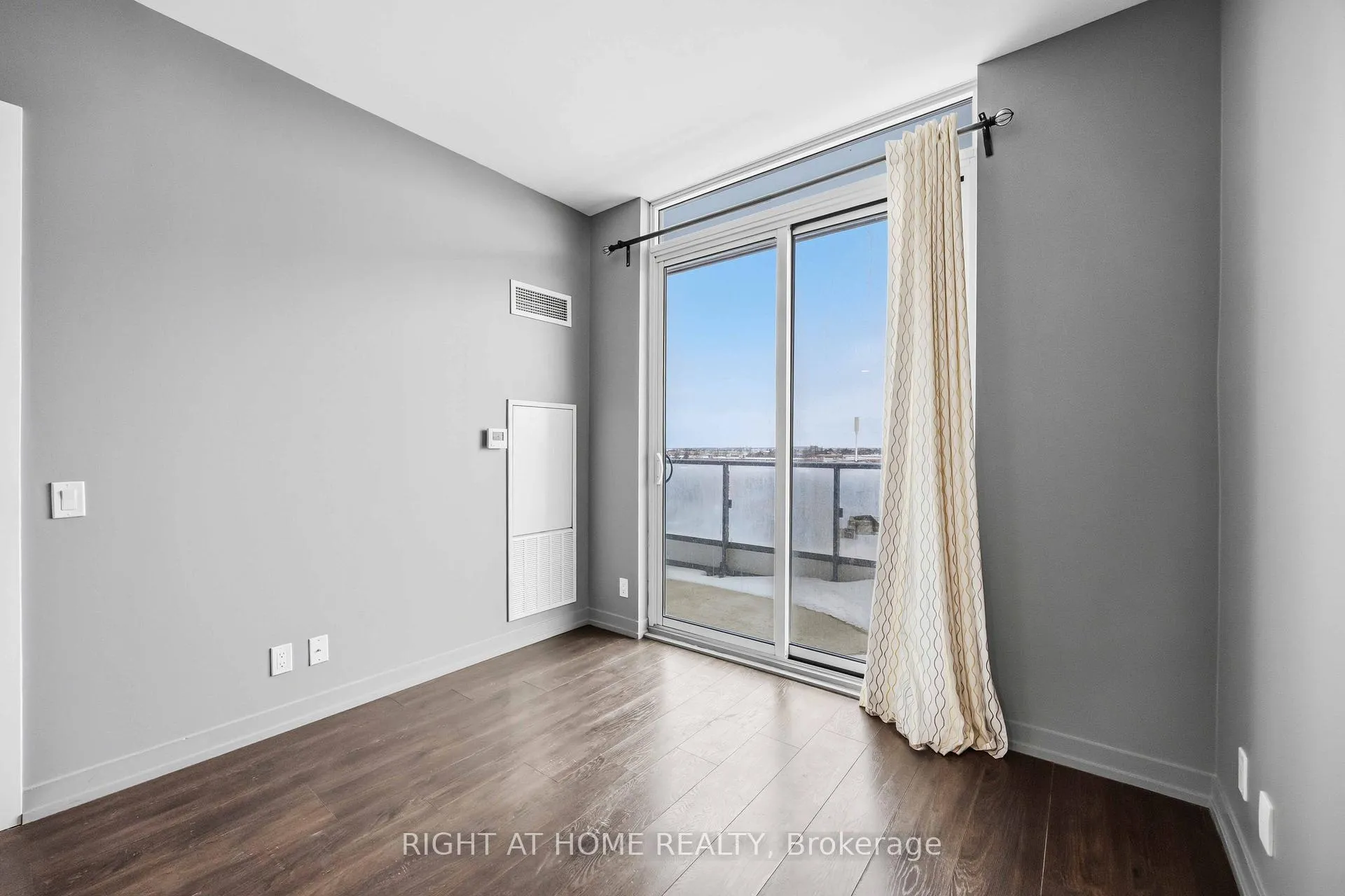 Photo 15 of Unit 307, 950 Portage Parkway, Vaughan, Vaughan Corporate Centre — HOMEH