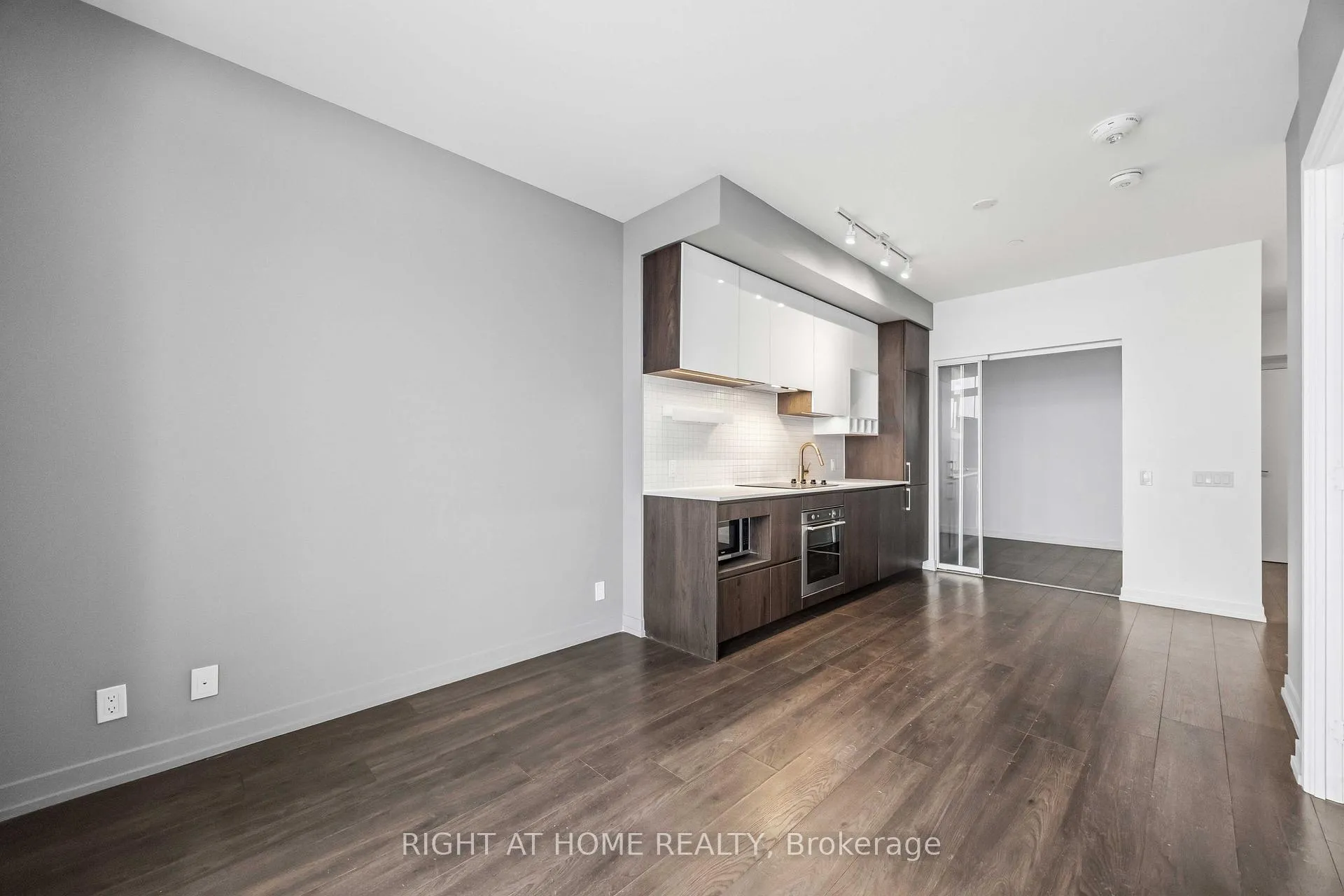 Photo 17 of Unit 307, 950 Portage Parkway, Vaughan, Vaughan Corporate Centre — HOMEH