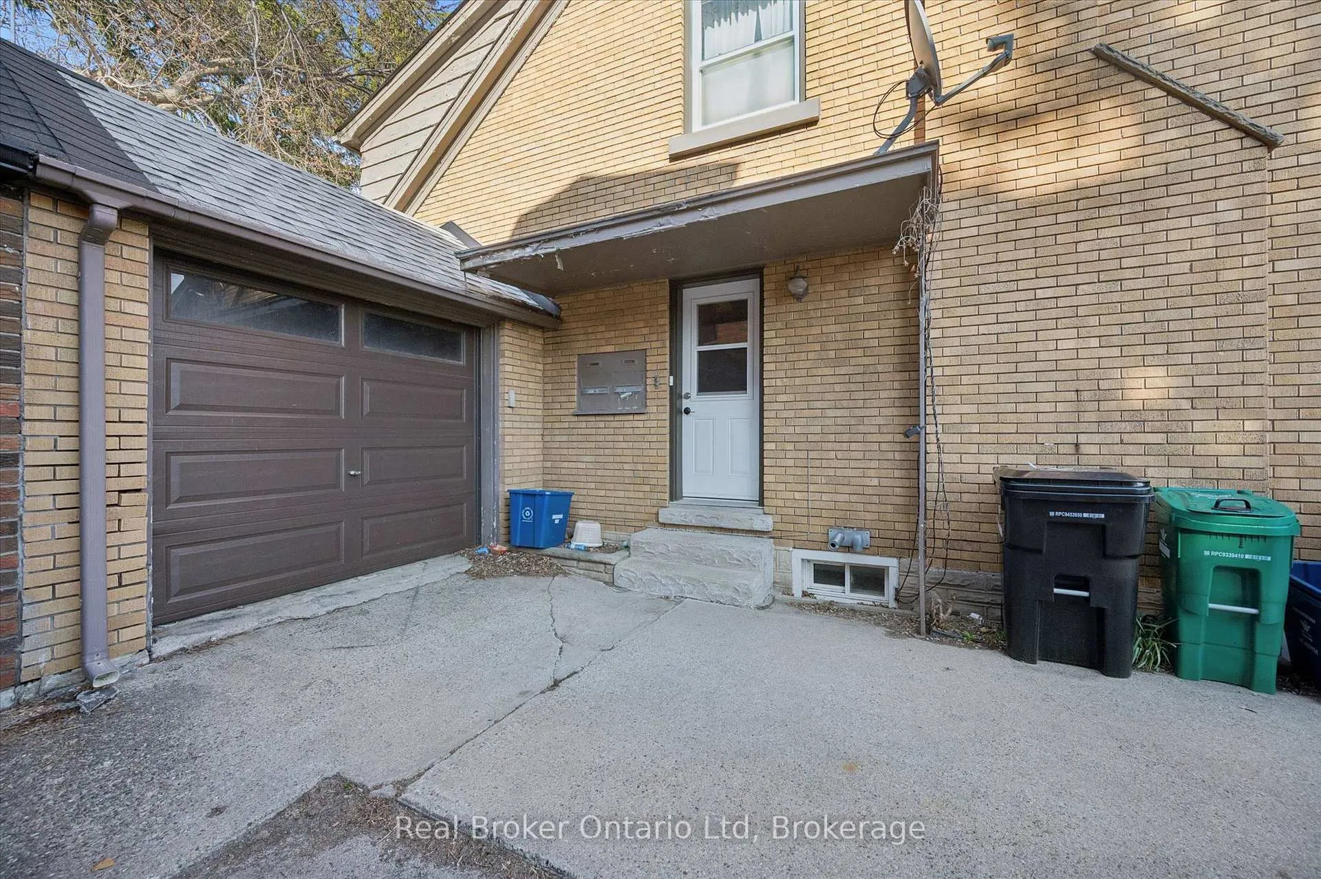 Photo 4 of Unit Upper, 68 Highland Road W, Kitchener, Victoria Park — HOMEH