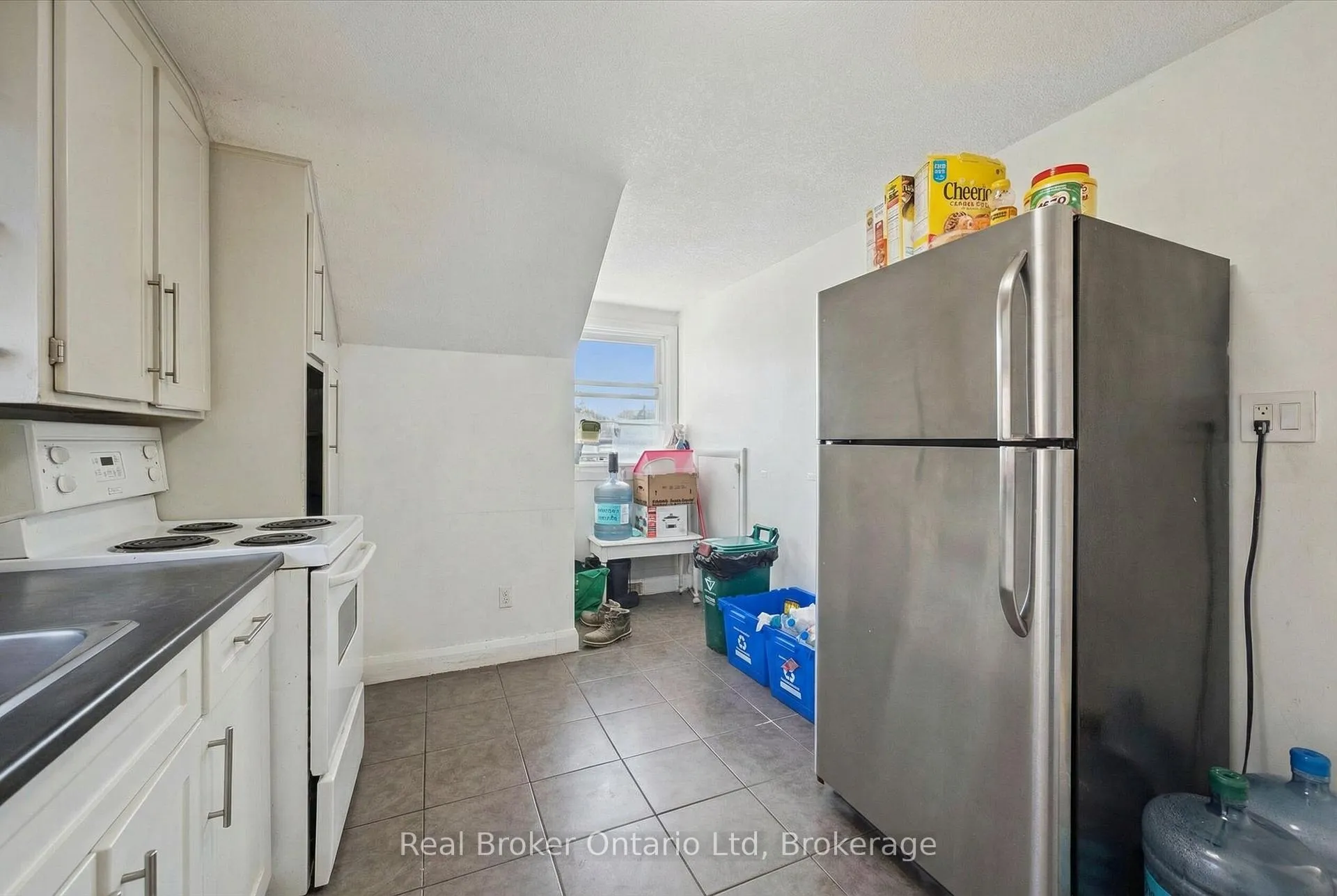 Photo 7 of Unit Upper, 68 Highland Road W, Kitchener, Victoria Park — HOMEH