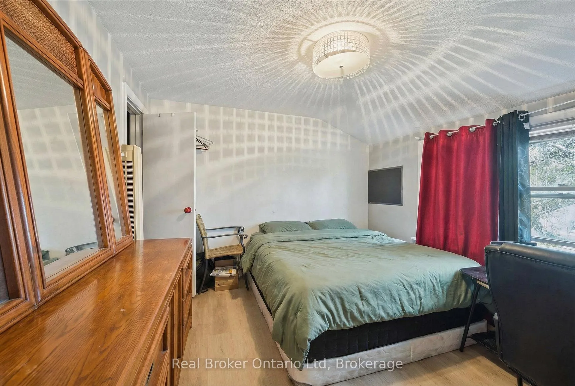 Photo 9 of Unit Upper, 68 Highland Road W, Kitchener, Victoria Park — HOMEH