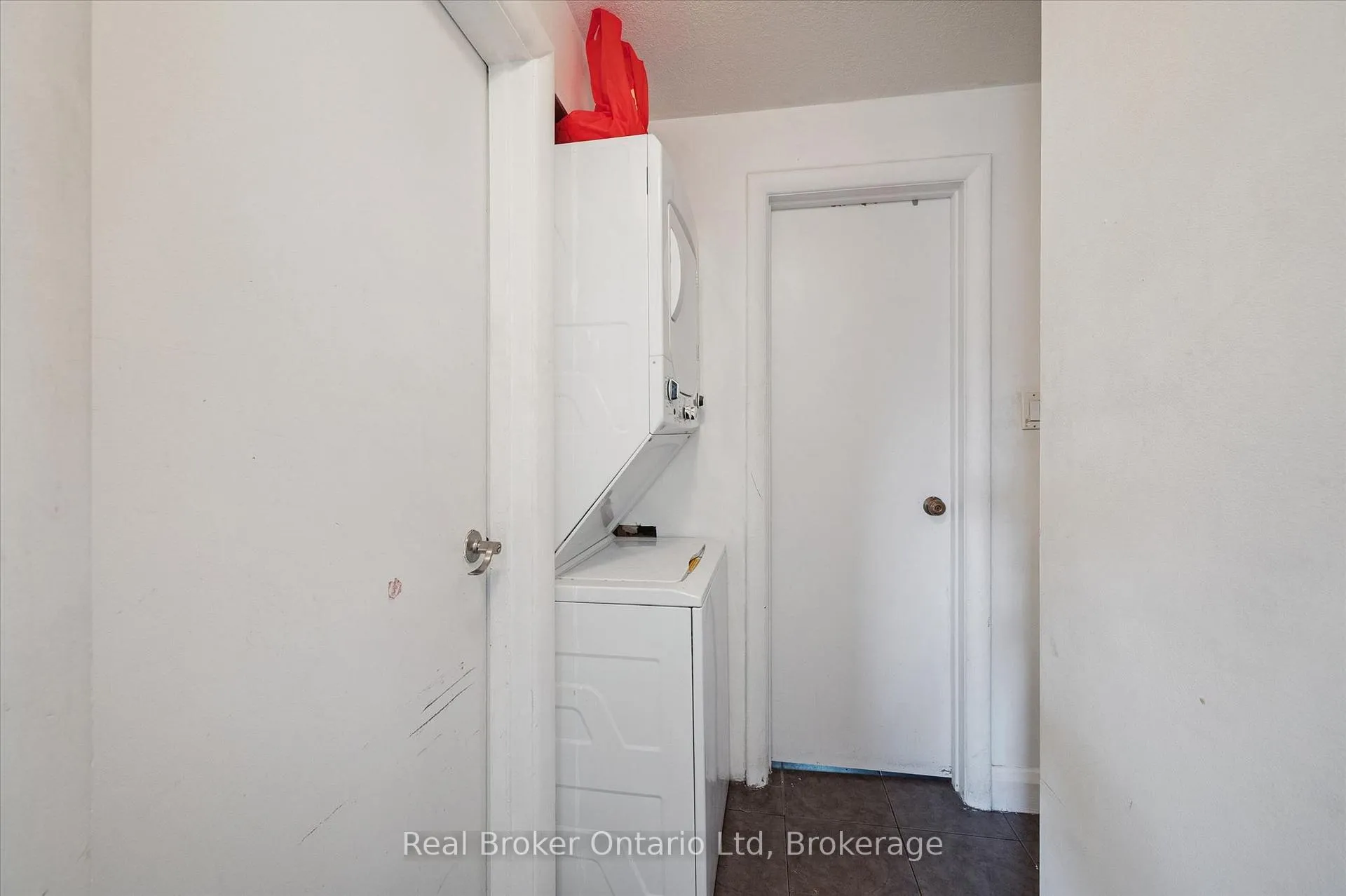 Photo 11 of Unit Upper, 68 Highland Road W, Kitchener, Victoria Park — HOMEH