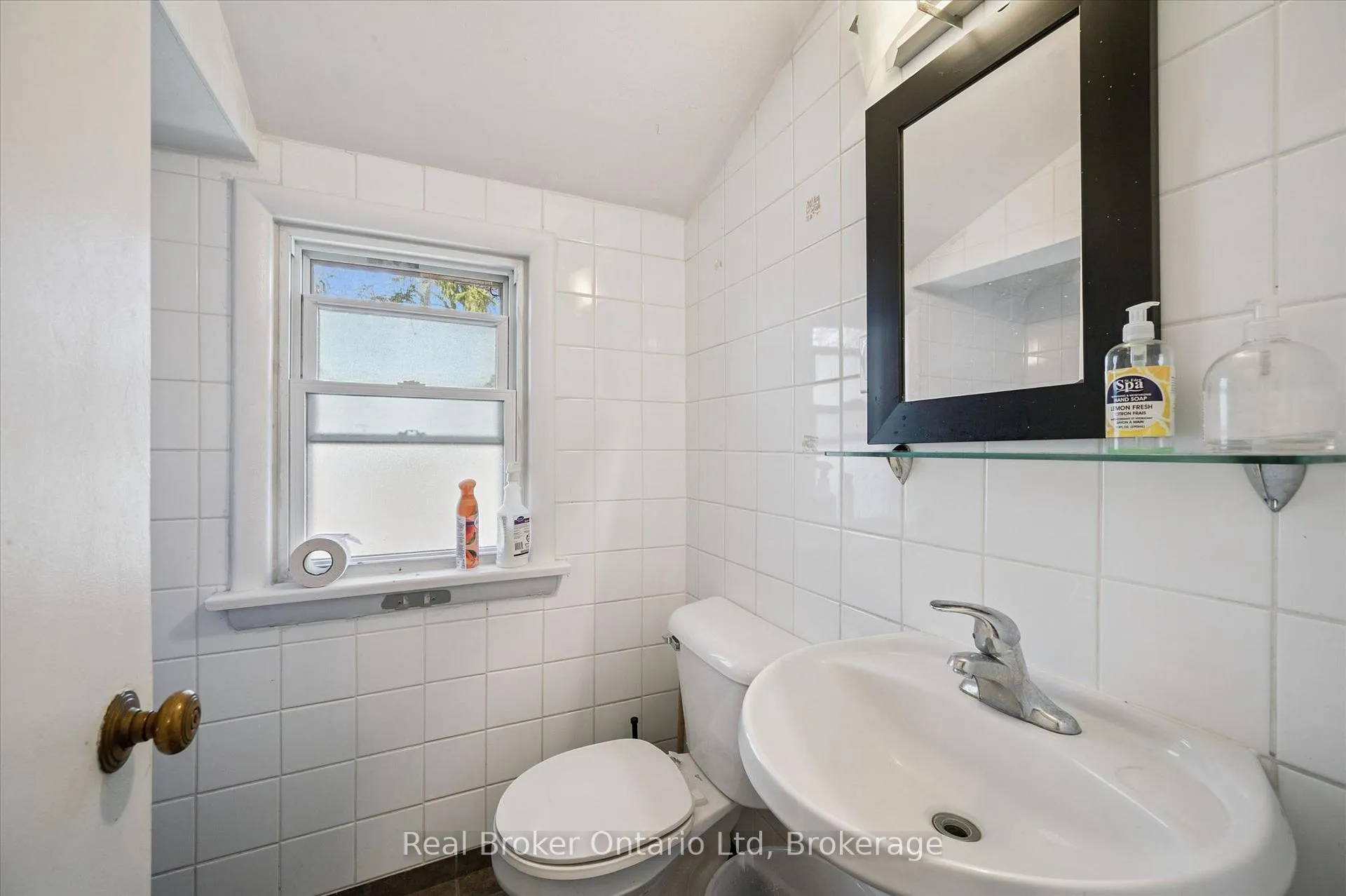Photo 13 of Unit Upper, 68 Highland Road W, Kitchener, Victoria Park — HOMEH