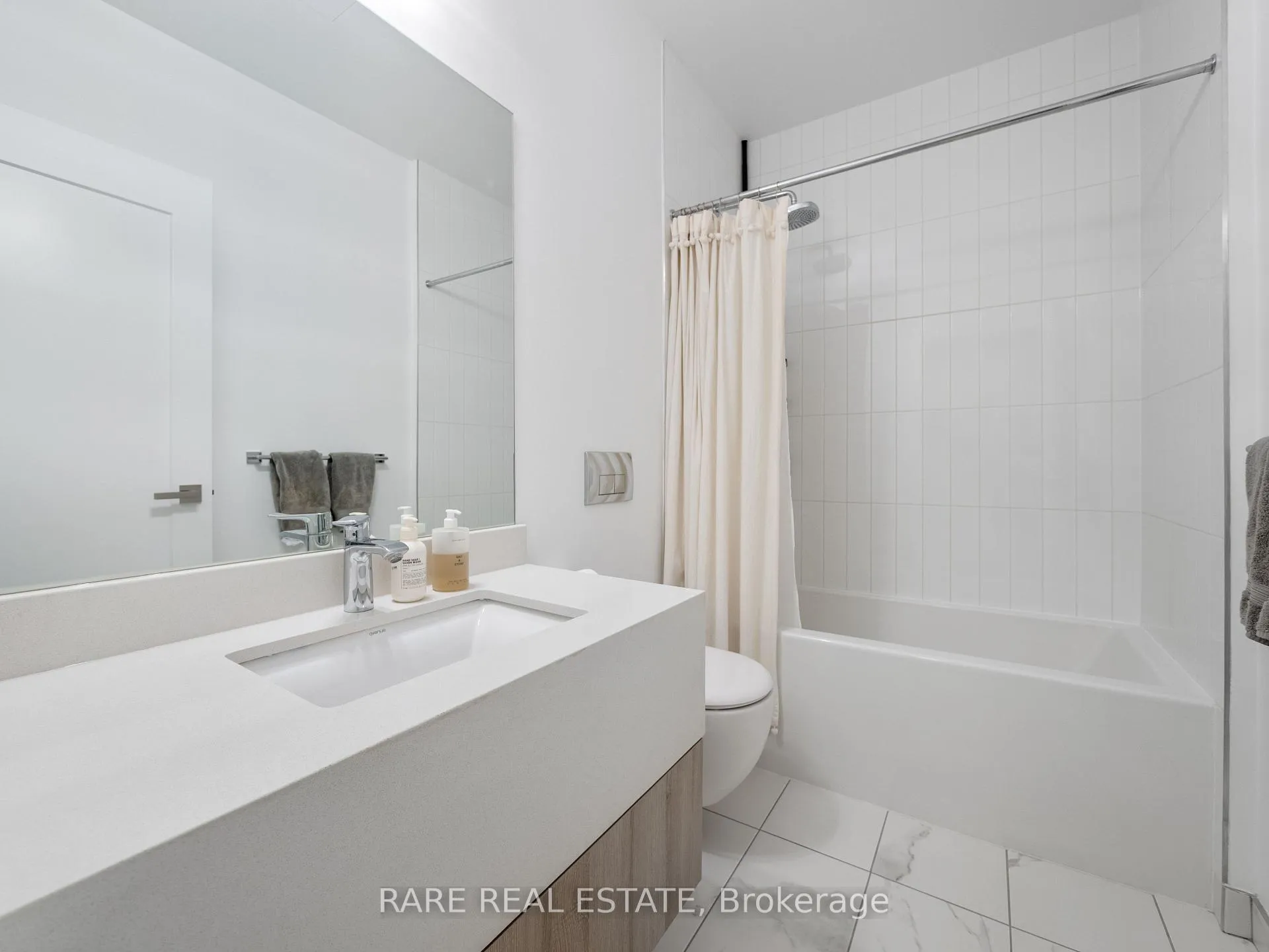 Photo 6 of Unit 209, 6 Jackes Avenue, Toronto, Rosedale-Moore Park — HOMEH