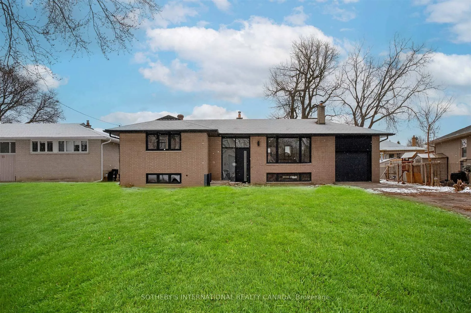 Photo 2 of 33 Lancer Drive, Vaughan, Maple — HOMEH