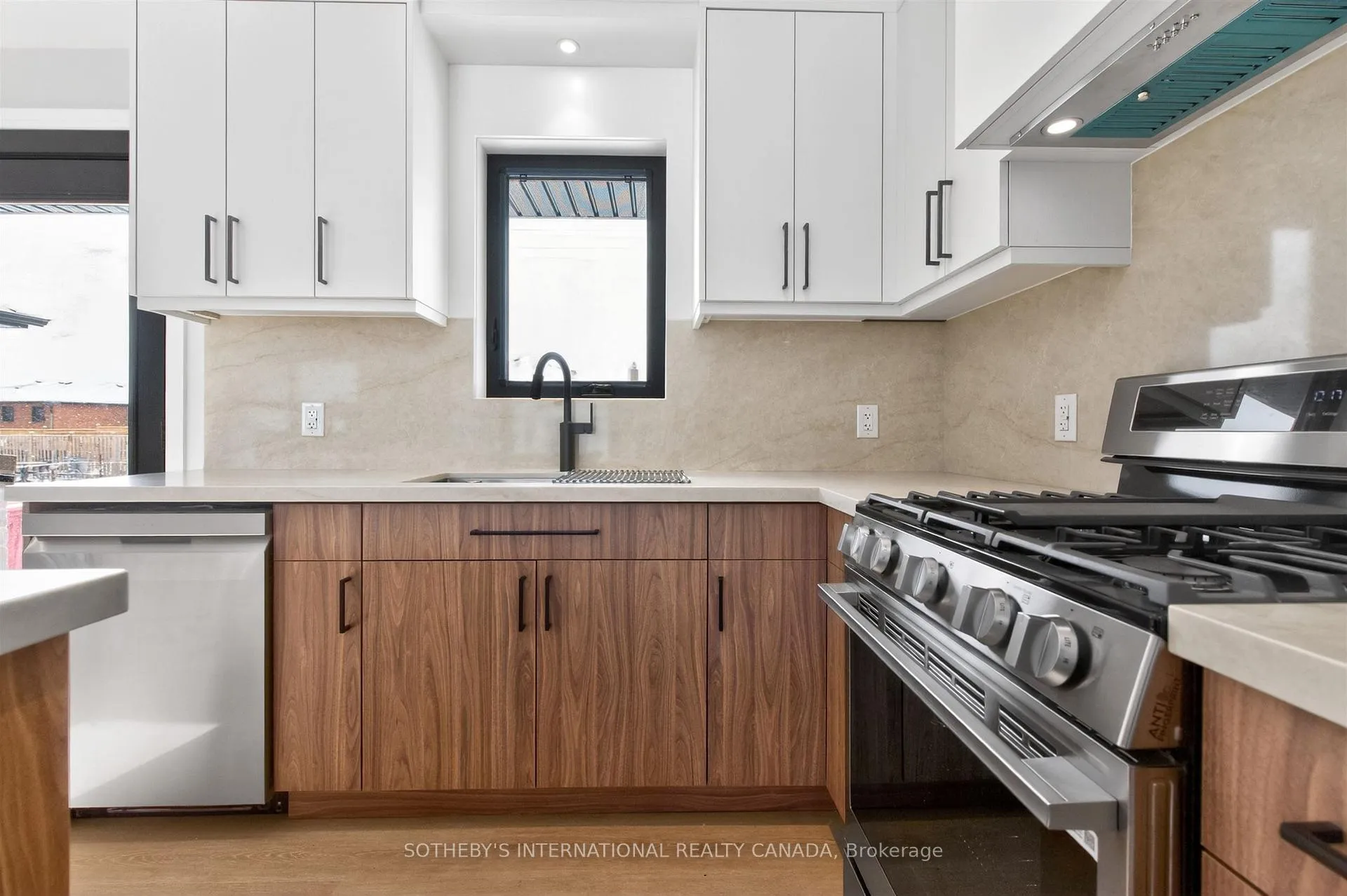 Photo 8 of 33 Lancer Drive, Vaughan, Maple — HOMEH