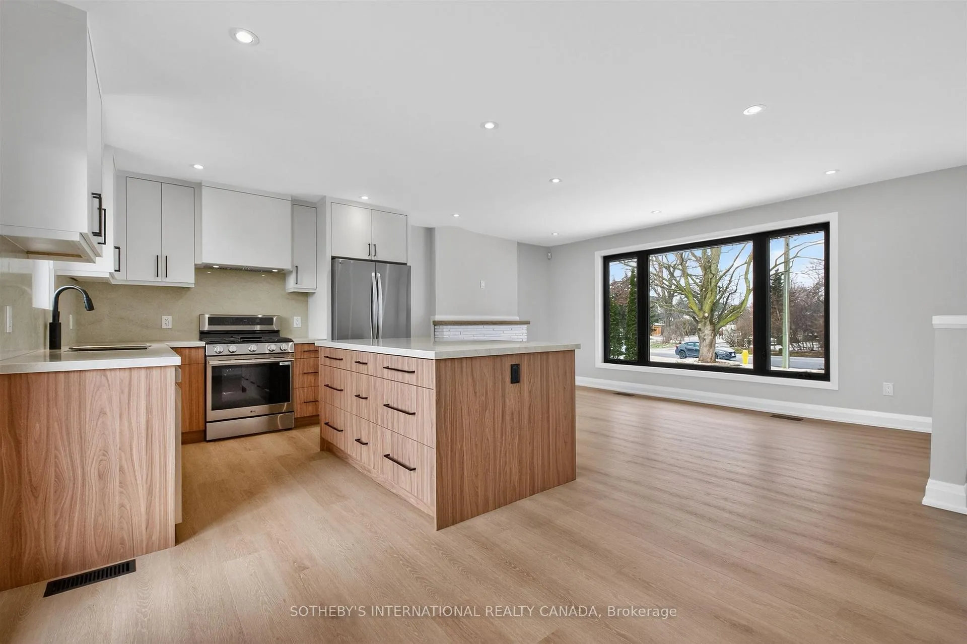Photo 9 of 33 Lancer Drive, Vaughan, Maple — HOMEH