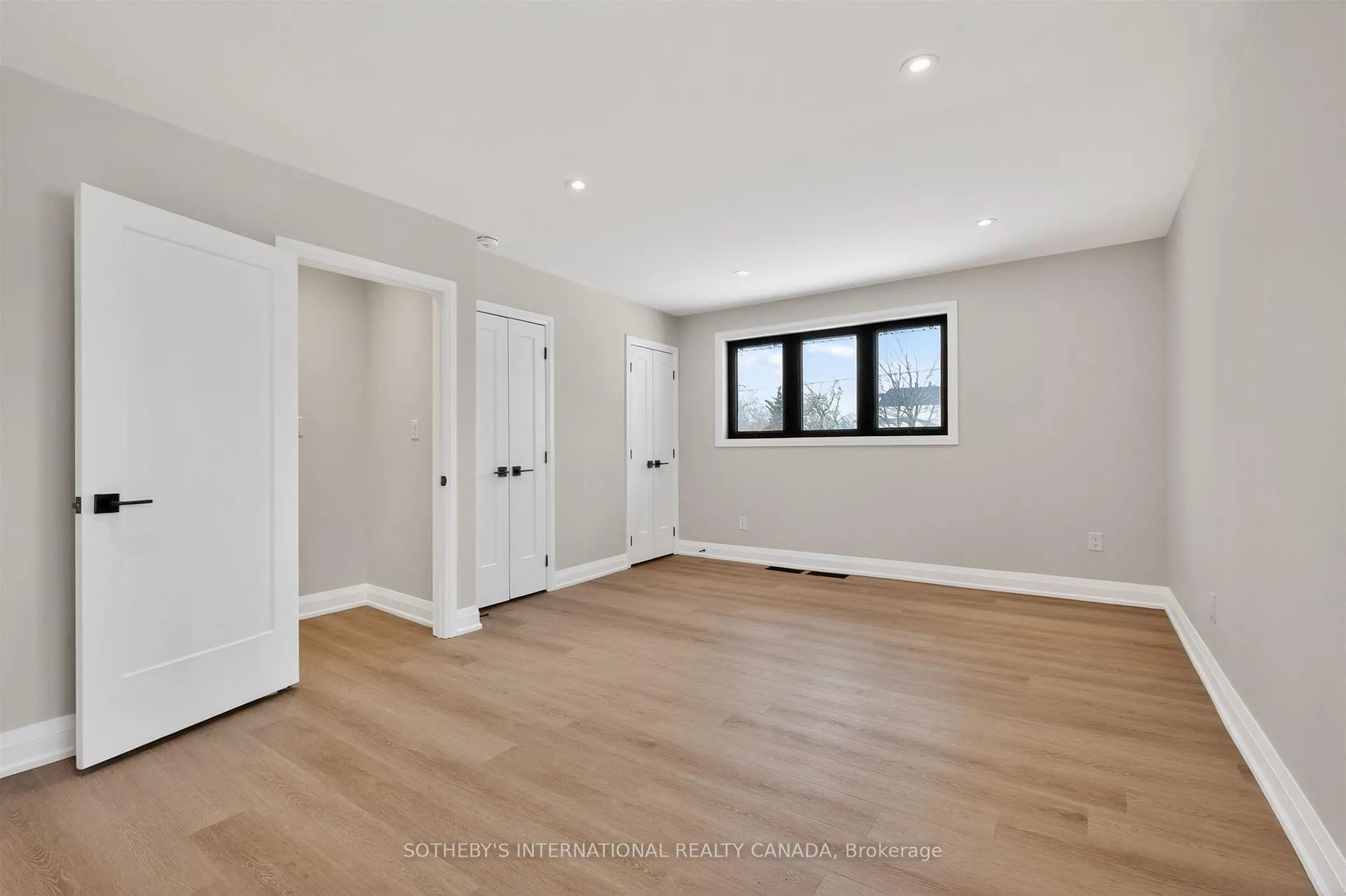 Photo 10 of 33 Lancer Drive, Vaughan, Maple — HOMEH