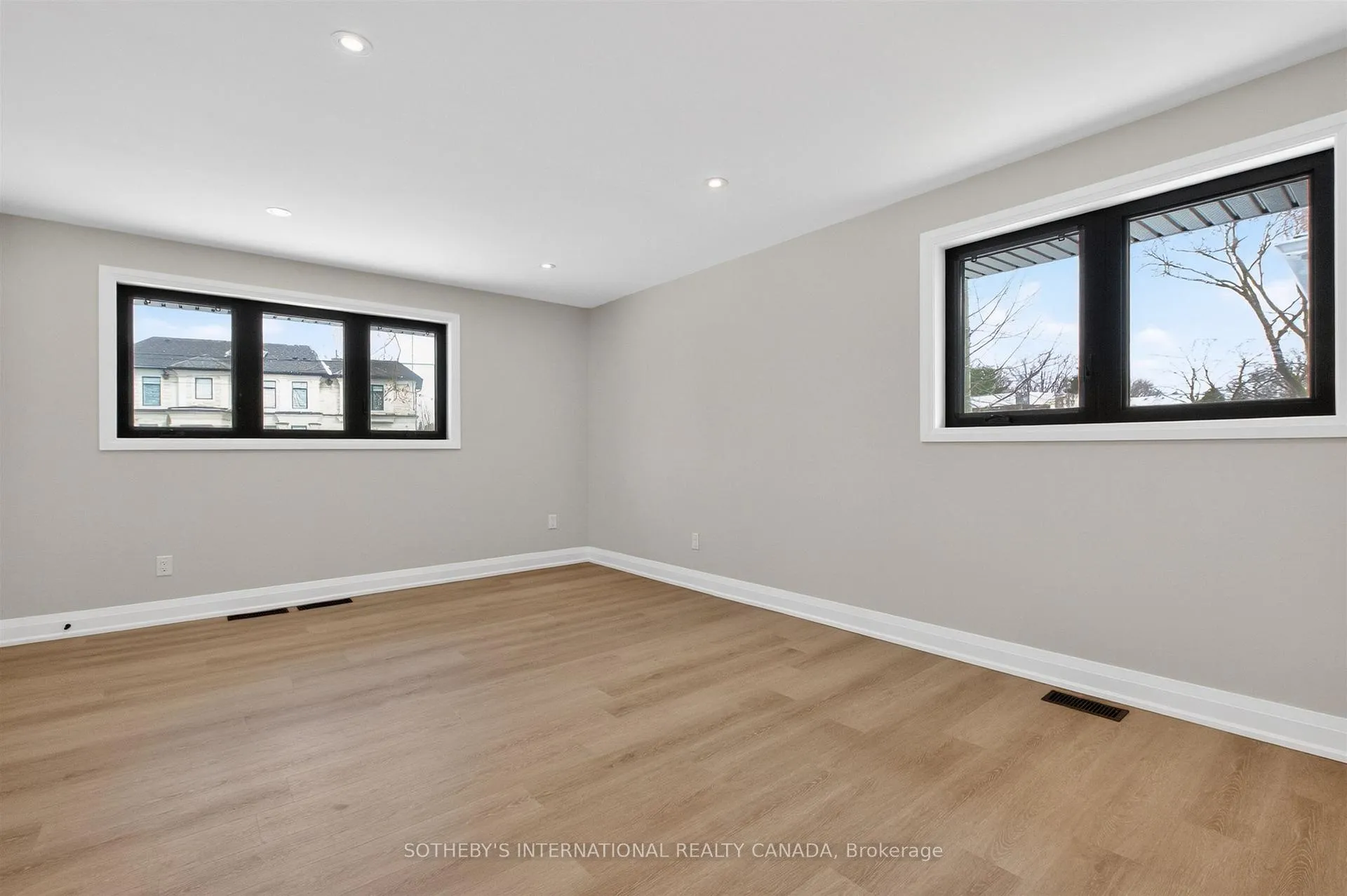 Photo 11 of 33 Lancer Drive, Vaughan, Maple — HOMEH
