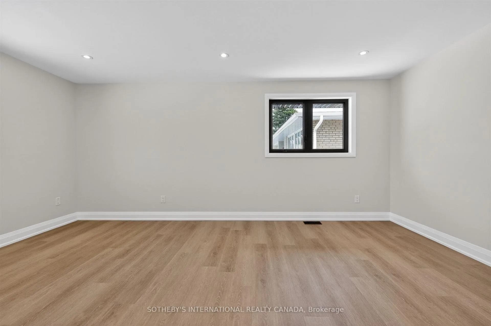Photo 12 of 33 Lancer Drive, Vaughan, Maple — HOMEH