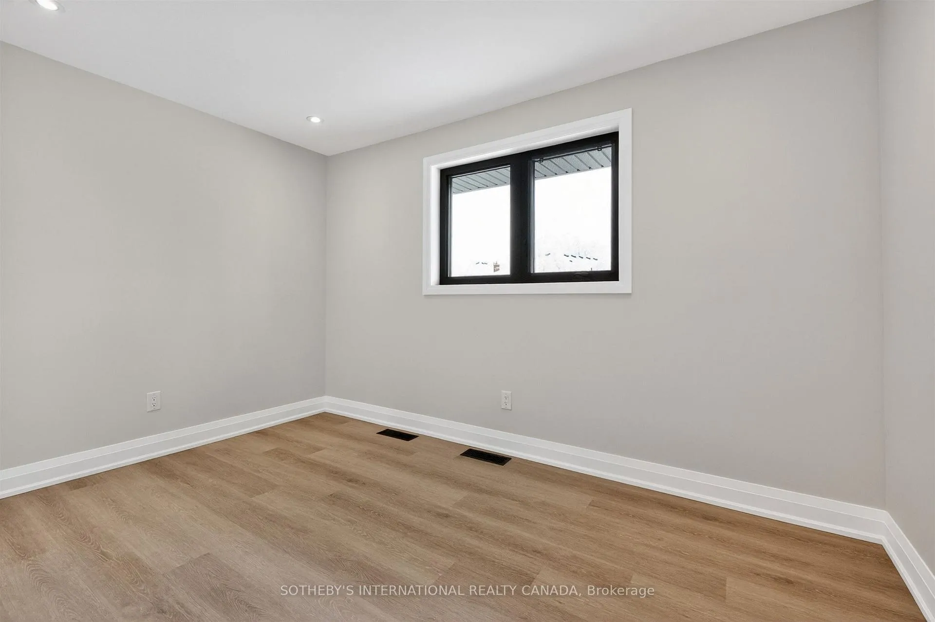 Photo 13 of 33 Lancer Drive, Vaughan, Maple — HOMEH