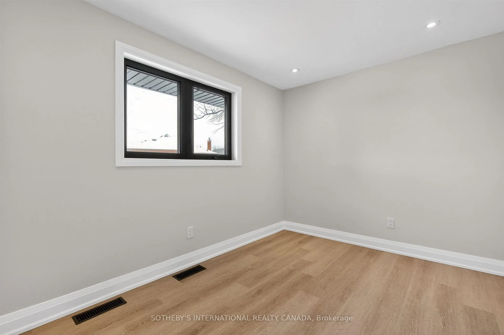 Photo 14 of 33 Lancer Drive, Vaughan, Maple — HOMEH