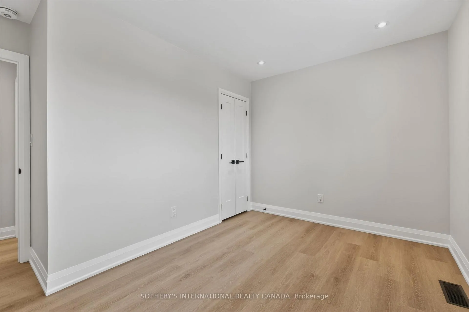 Photo 15 of 33 Lancer Drive, Vaughan, Maple — HOMEH
