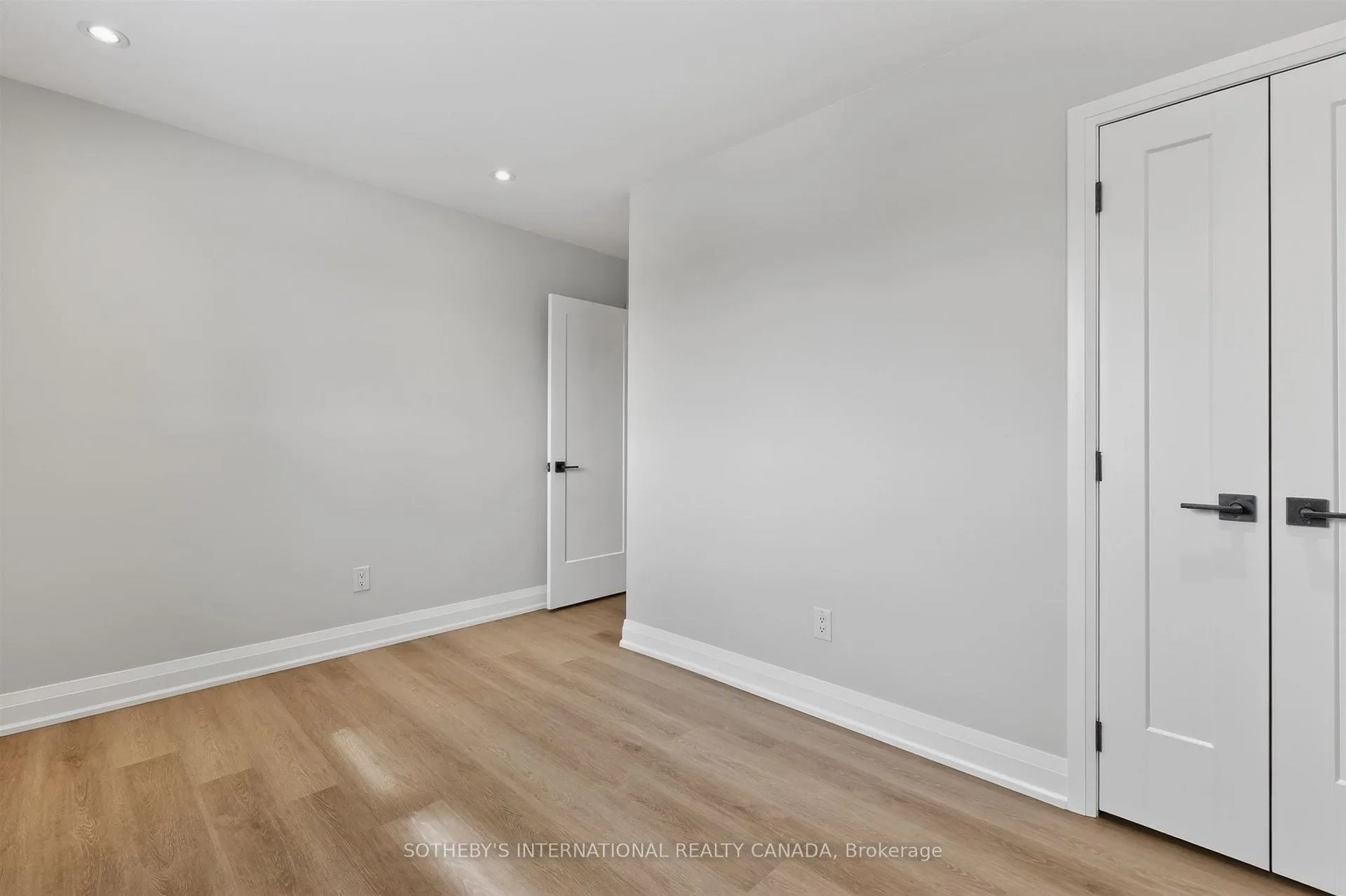 Photo 16 of 33 Lancer Drive, Vaughan, Maple — HOMEH
