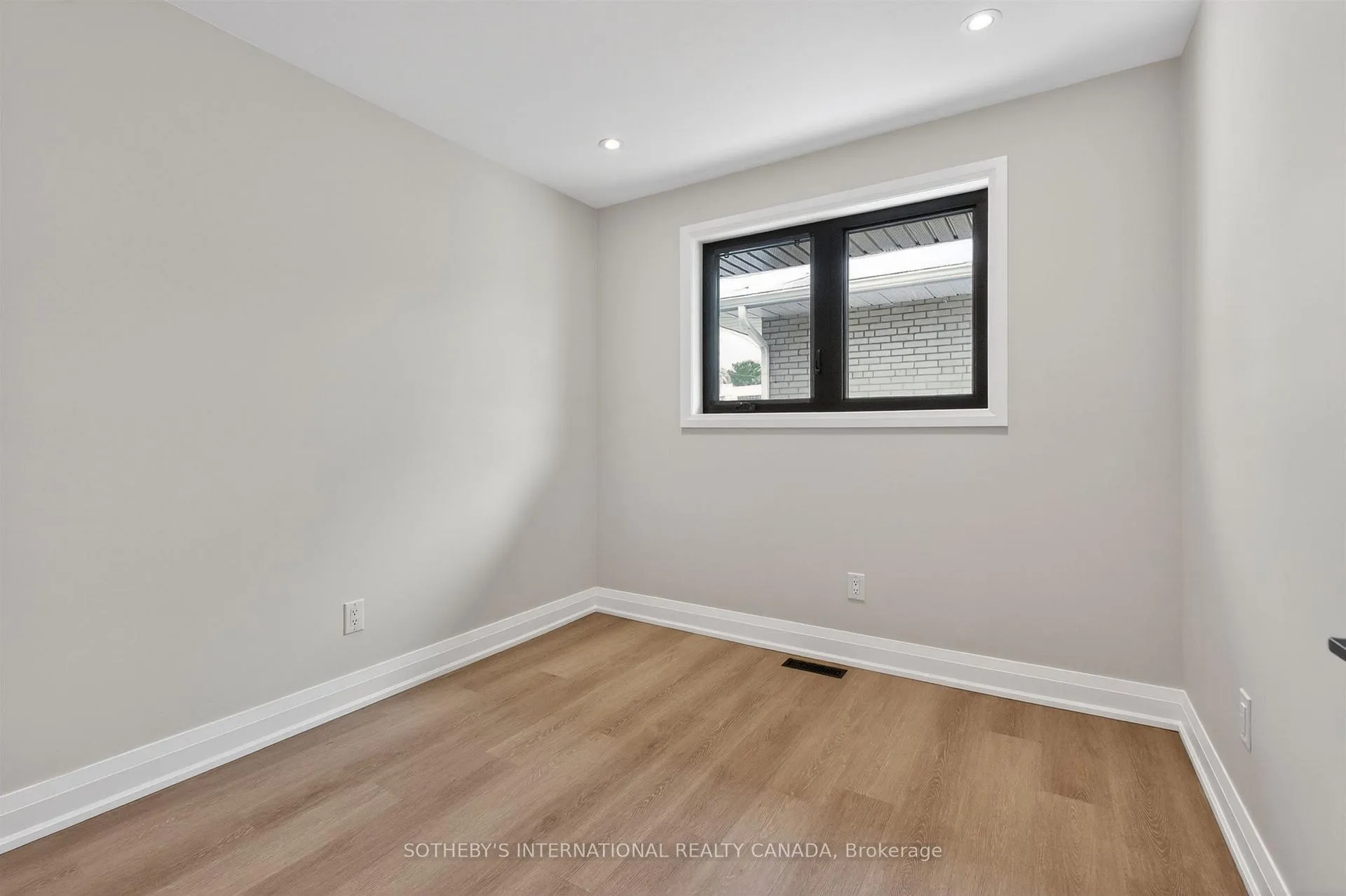Photo 17 of 33 Lancer Drive, Vaughan, Maple — HOMEH