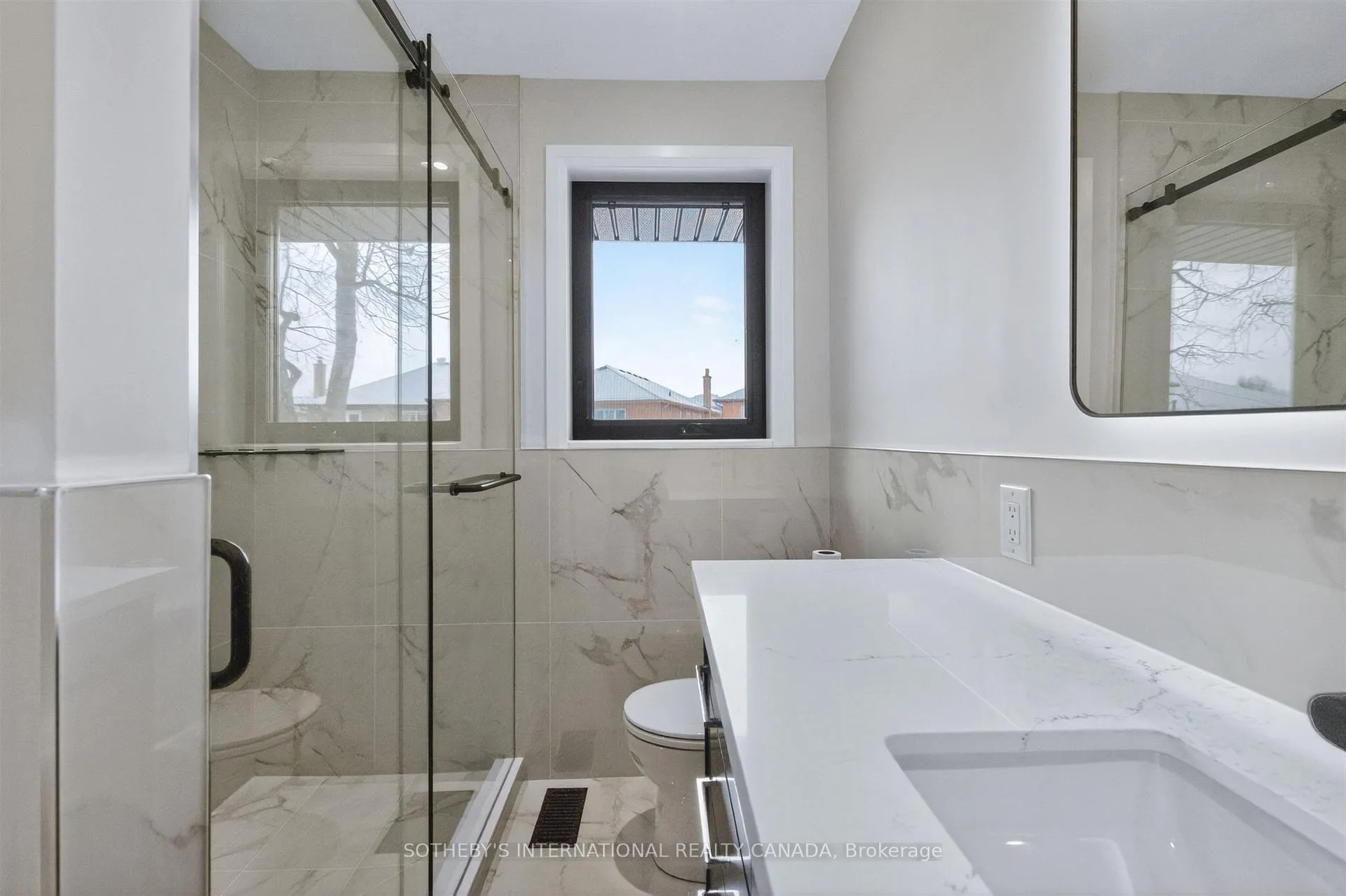 Photo 20 of 33 Lancer Drive, Vaughan, Maple — HOMEH