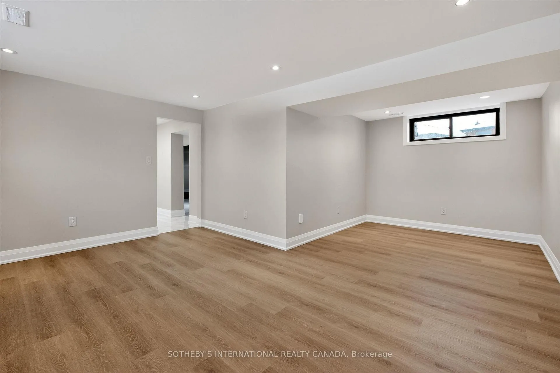 Photo 23 of 33 Lancer Drive, Vaughan, Maple — HOMEH