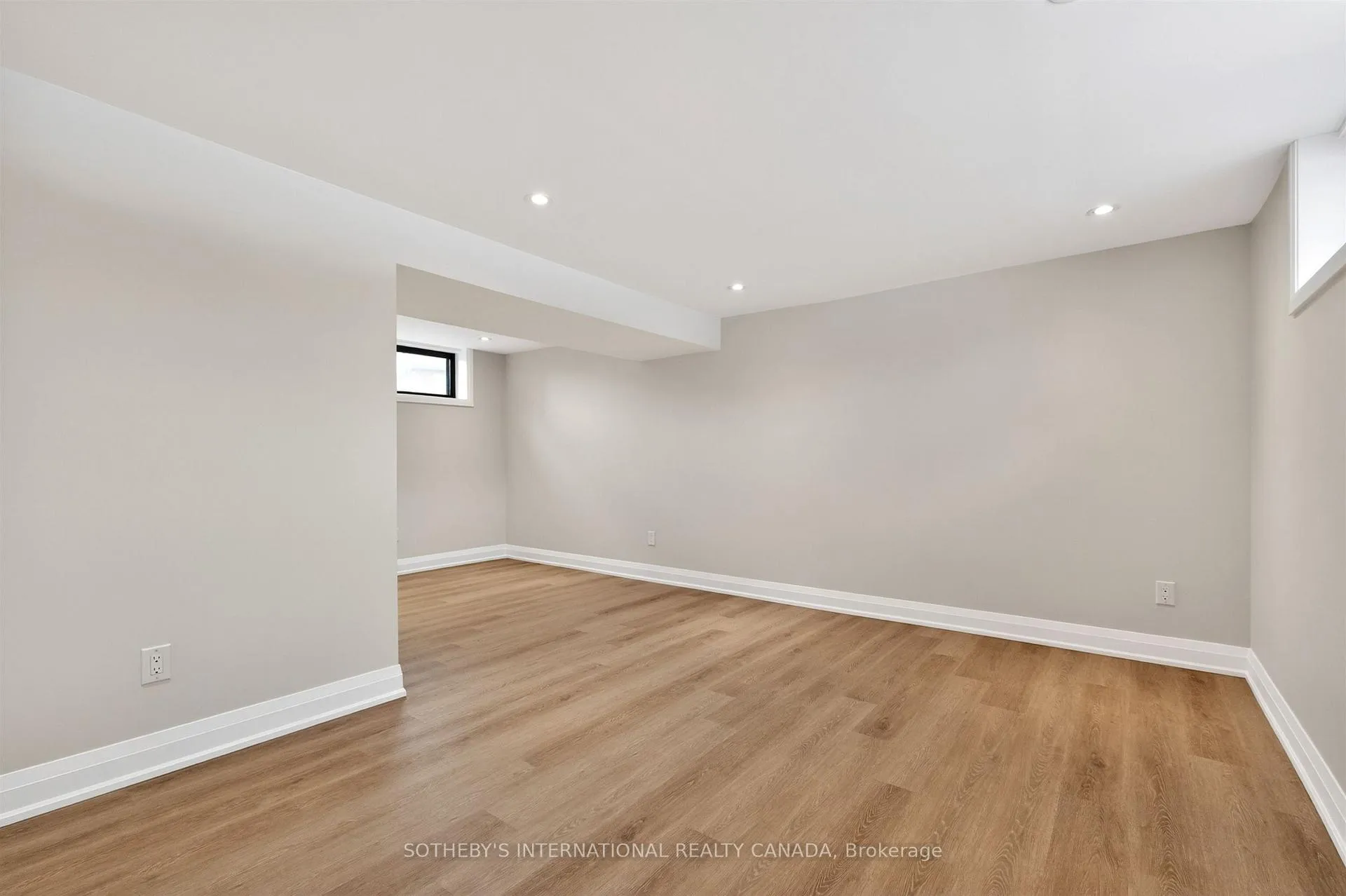 Photo 25 of 33 Lancer Drive, Vaughan, Maple — HOMEH