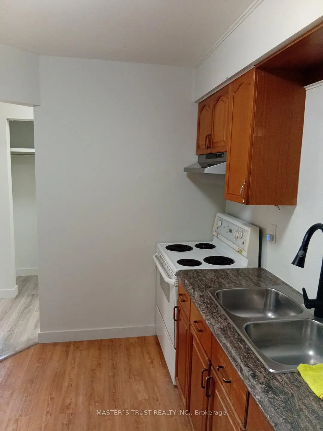 Photo 5 of Unit 4, 190 Borland Street E, Orillia — HOMEH