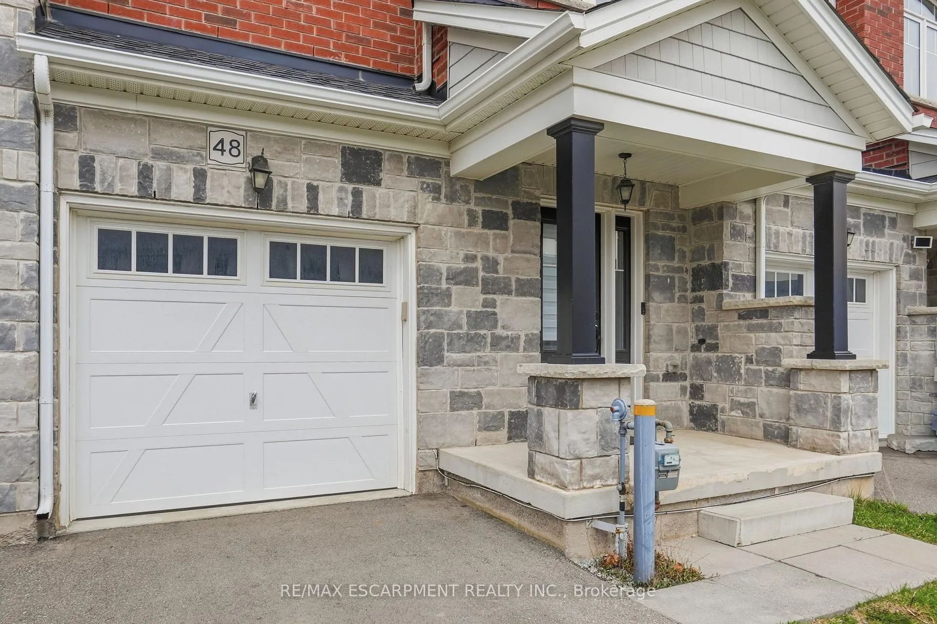 Photo 2 of 48 Harmony Way N, Thorold, Rolling Meadows — HOMEH
