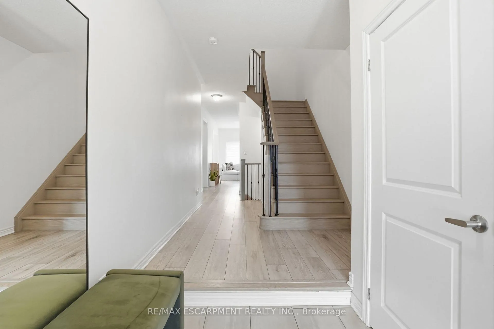 Photo 4 of 48 Harmony Way N, Thorold, Rolling Meadows — HOMEH