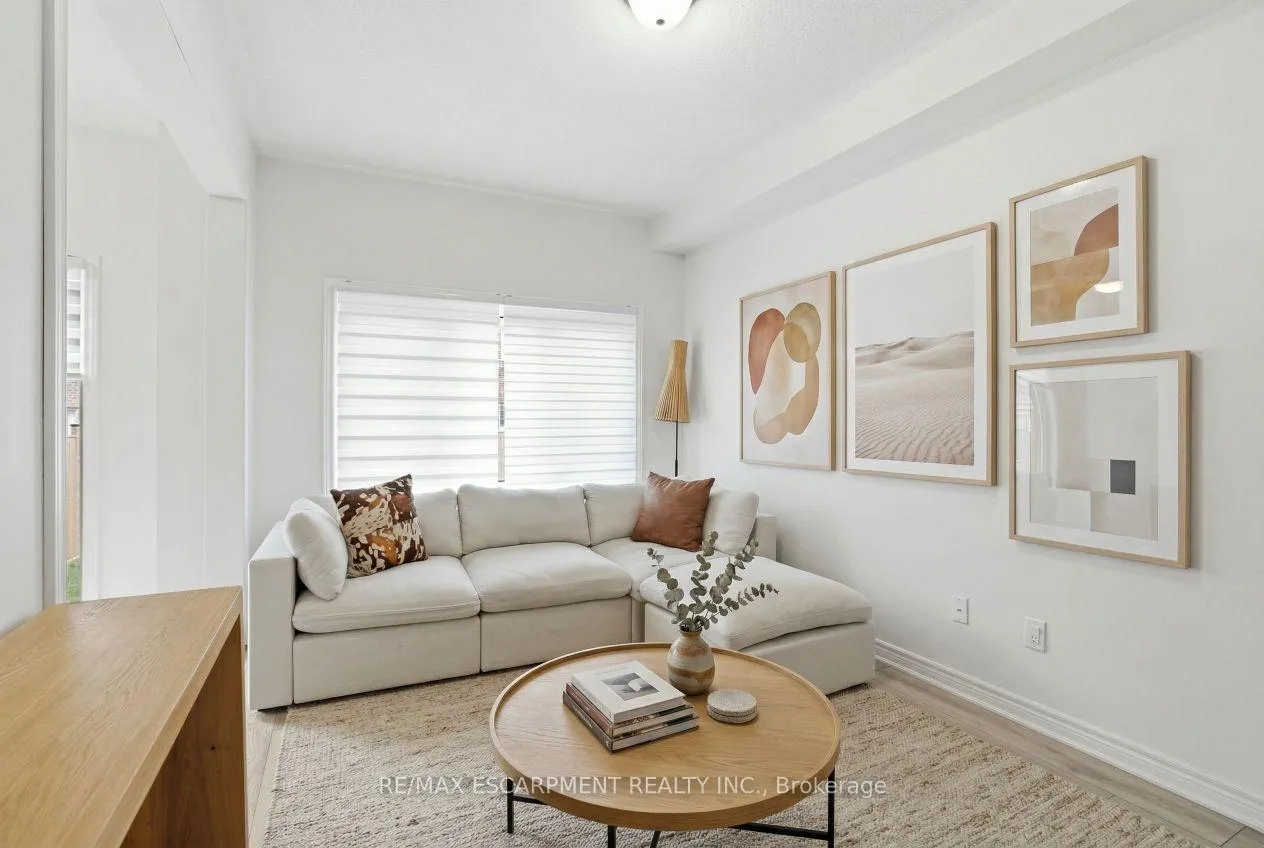 Photo 5 of 48 Harmony Way N, Thorold, Rolling Meadows — HOMEH