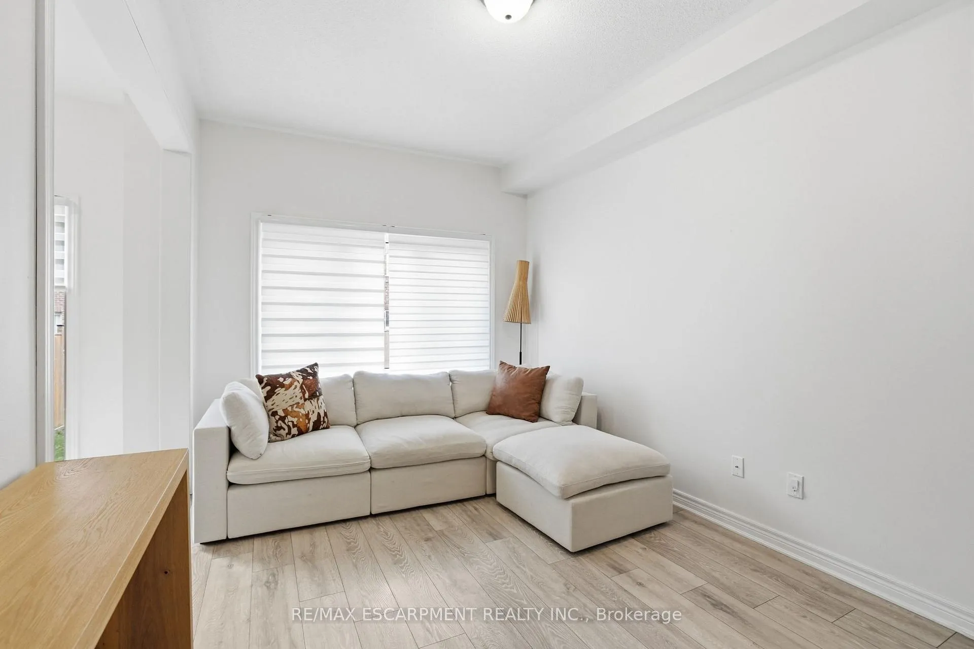Photo 6 of 48 Harmony Way N, Thorold, Rolling Meadows — HOMEH