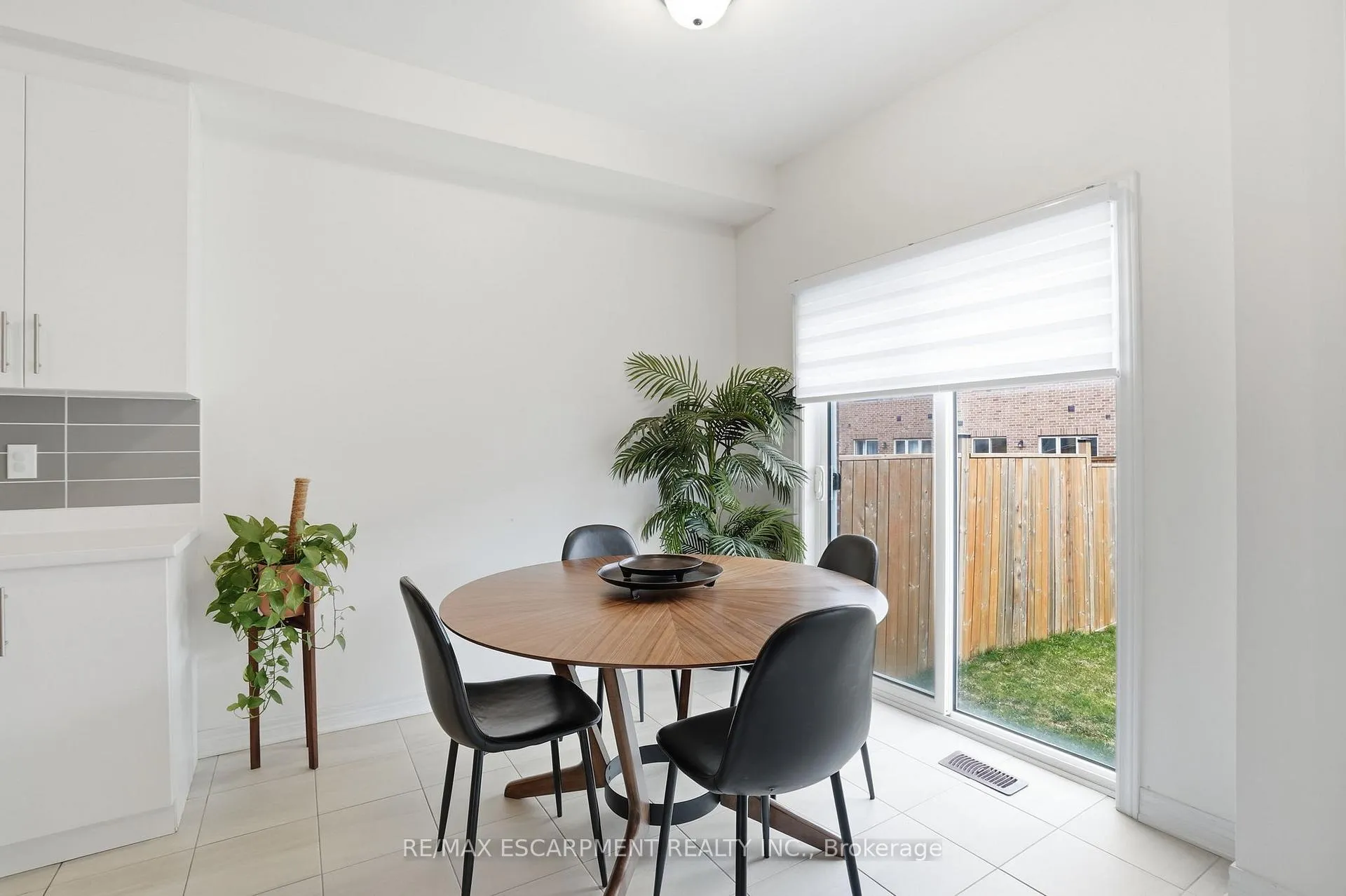 Photo 9 of 48 Harmony Way N, Thorold, Rolling Meadows — HOMEH