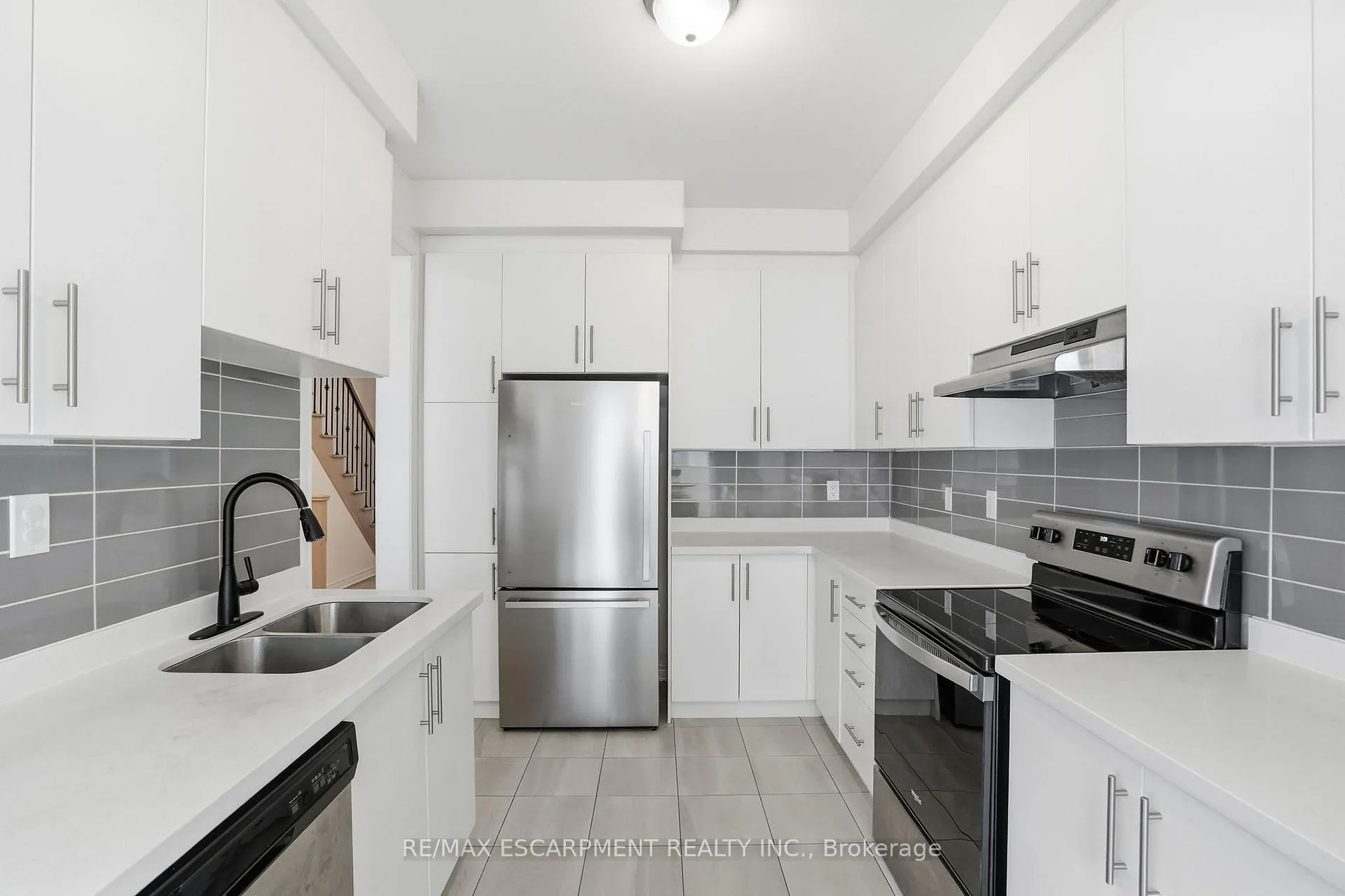 Photo 11 of 48 Harmony Way N, Thorold, Rolling Meadows — HOMEH