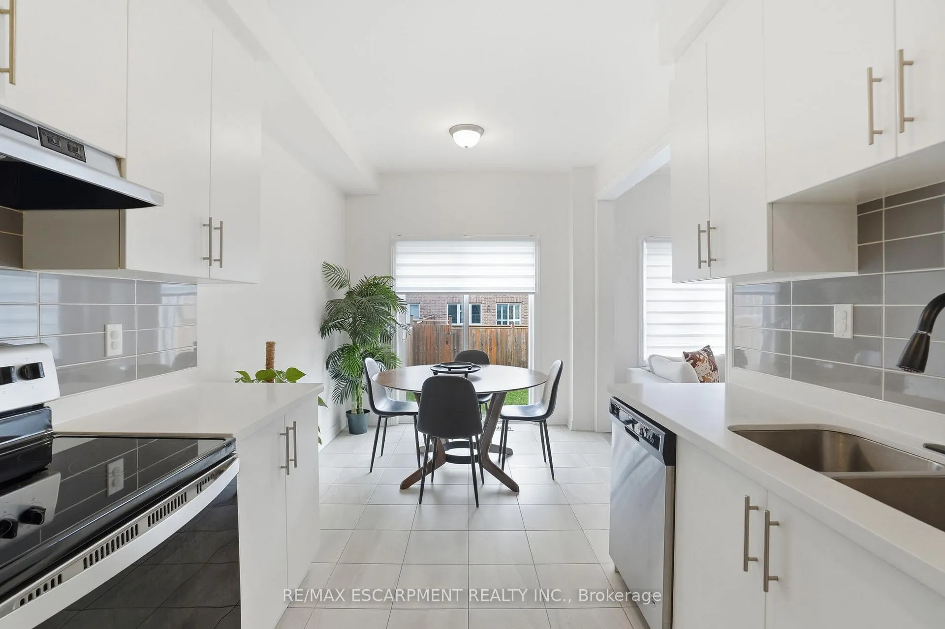 Photo 14 of 48 Harmony Way N, Thorold, Rolling Meadows — HOMEH
