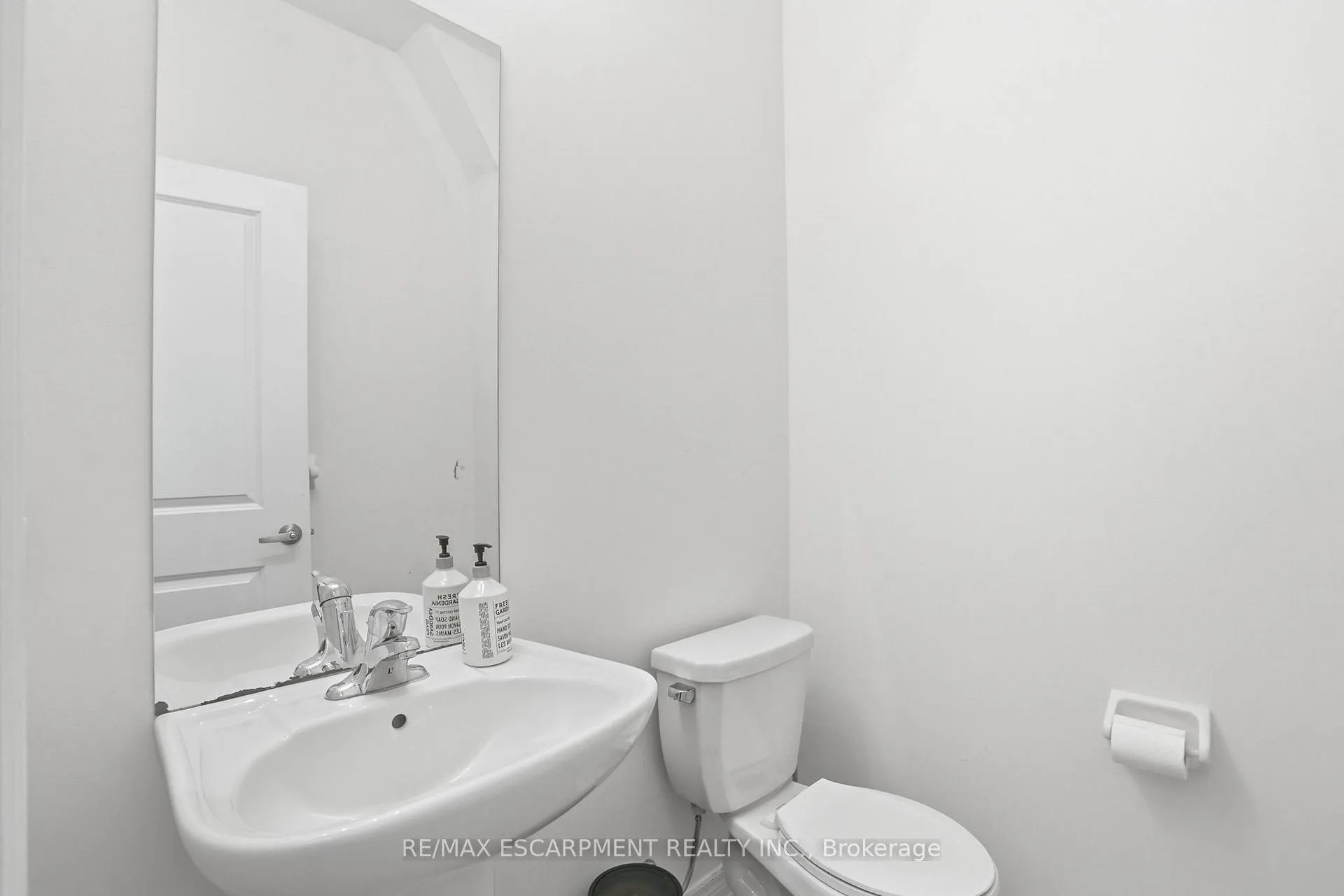 Photo 15 of 48 Harmony Way N, Thorold, Rolling Meadows — HOMEH